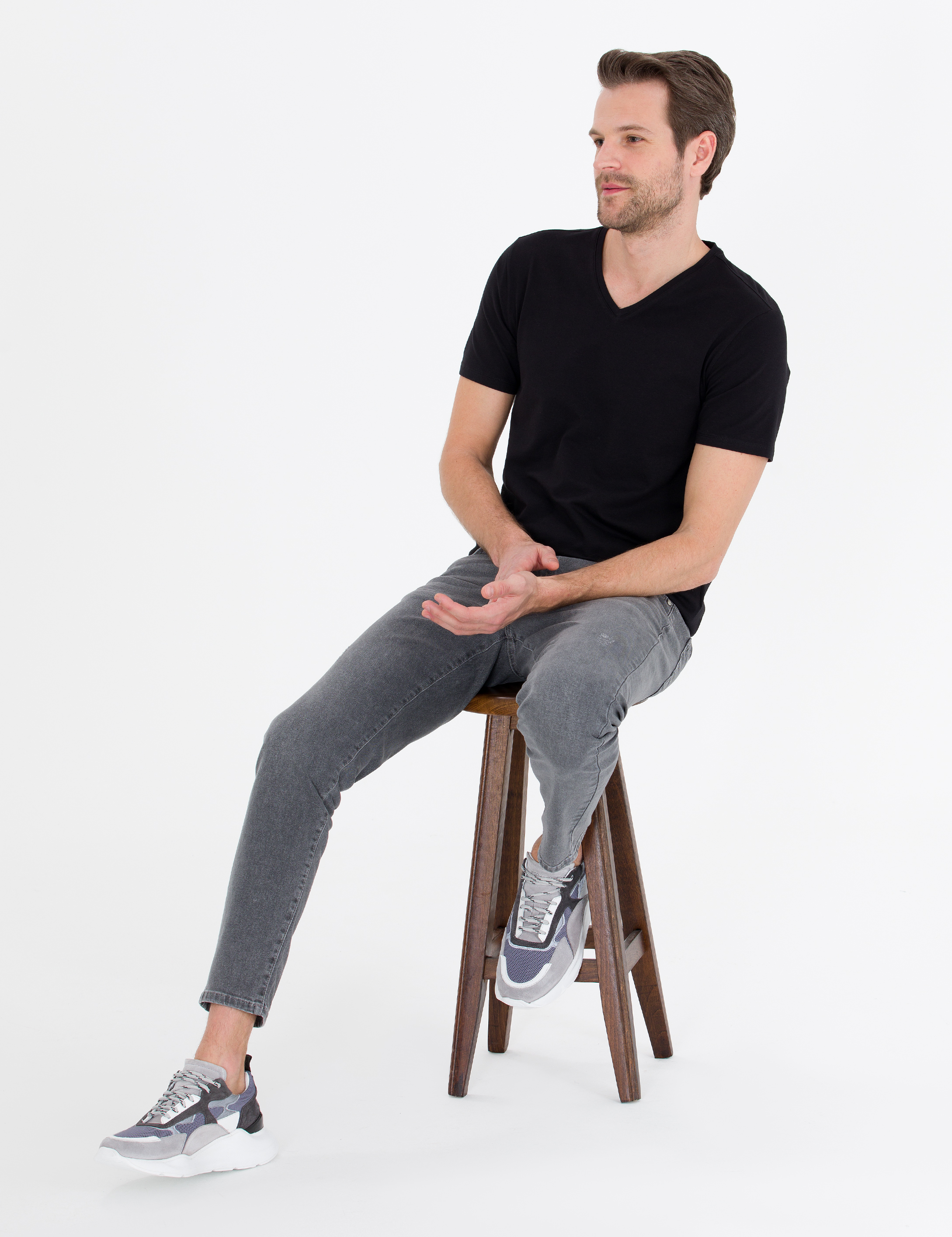 Siyah Slim Fit V Yaka Basic Tişört - Image 4