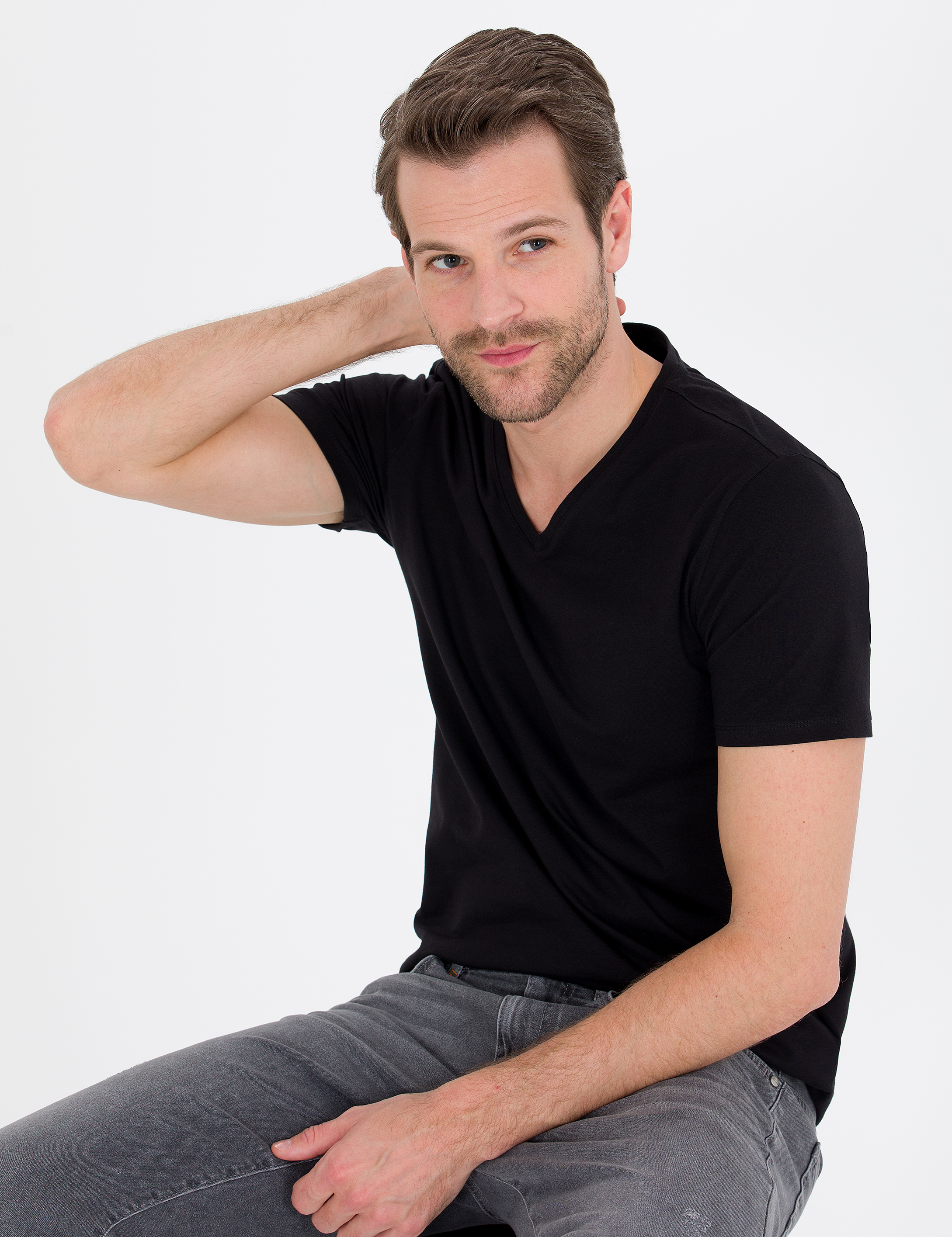 Siyah Slim Fit V Yaka Basic Tişört - Image 1