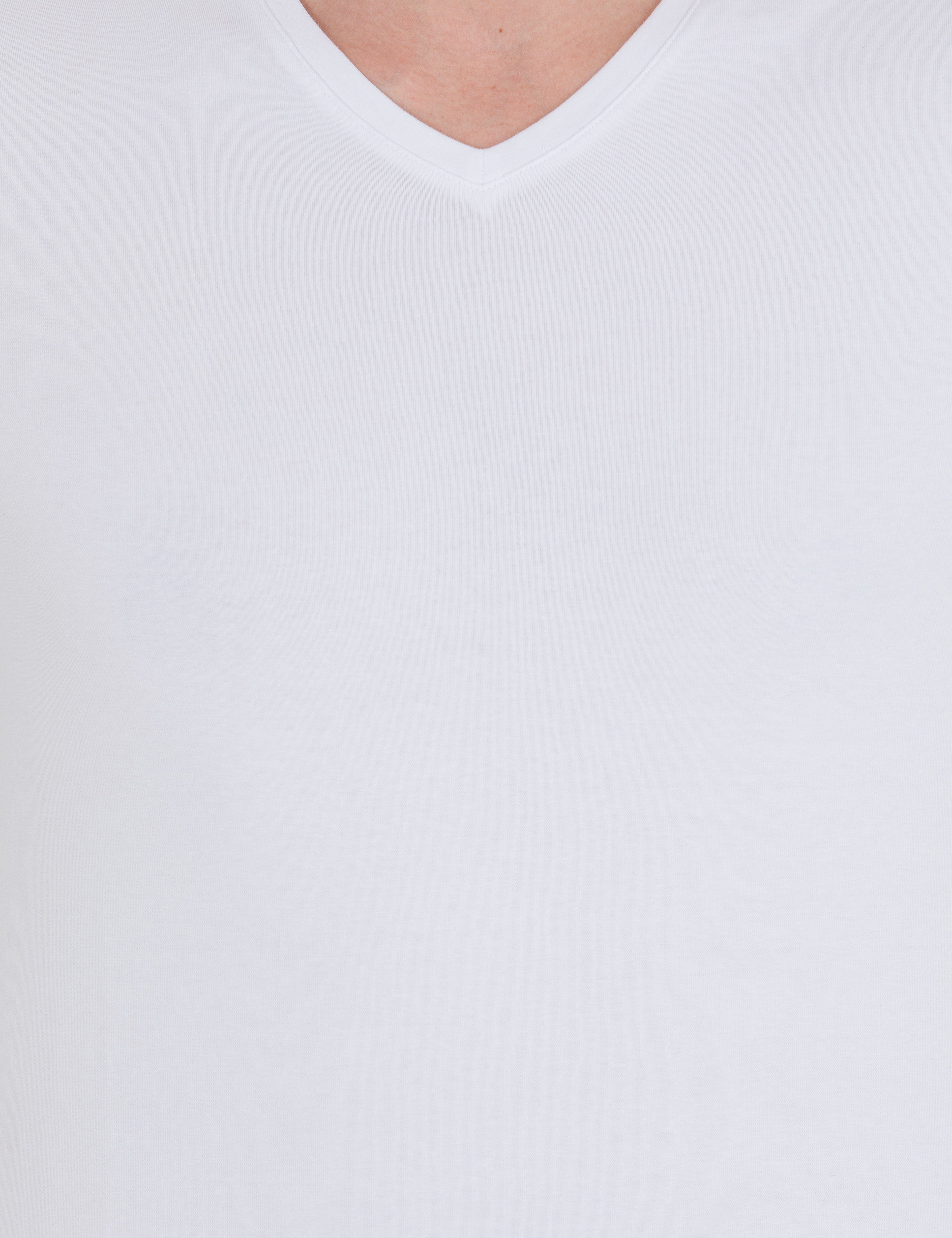 Beyaz Slim Fit V Yaka Basic Tişört