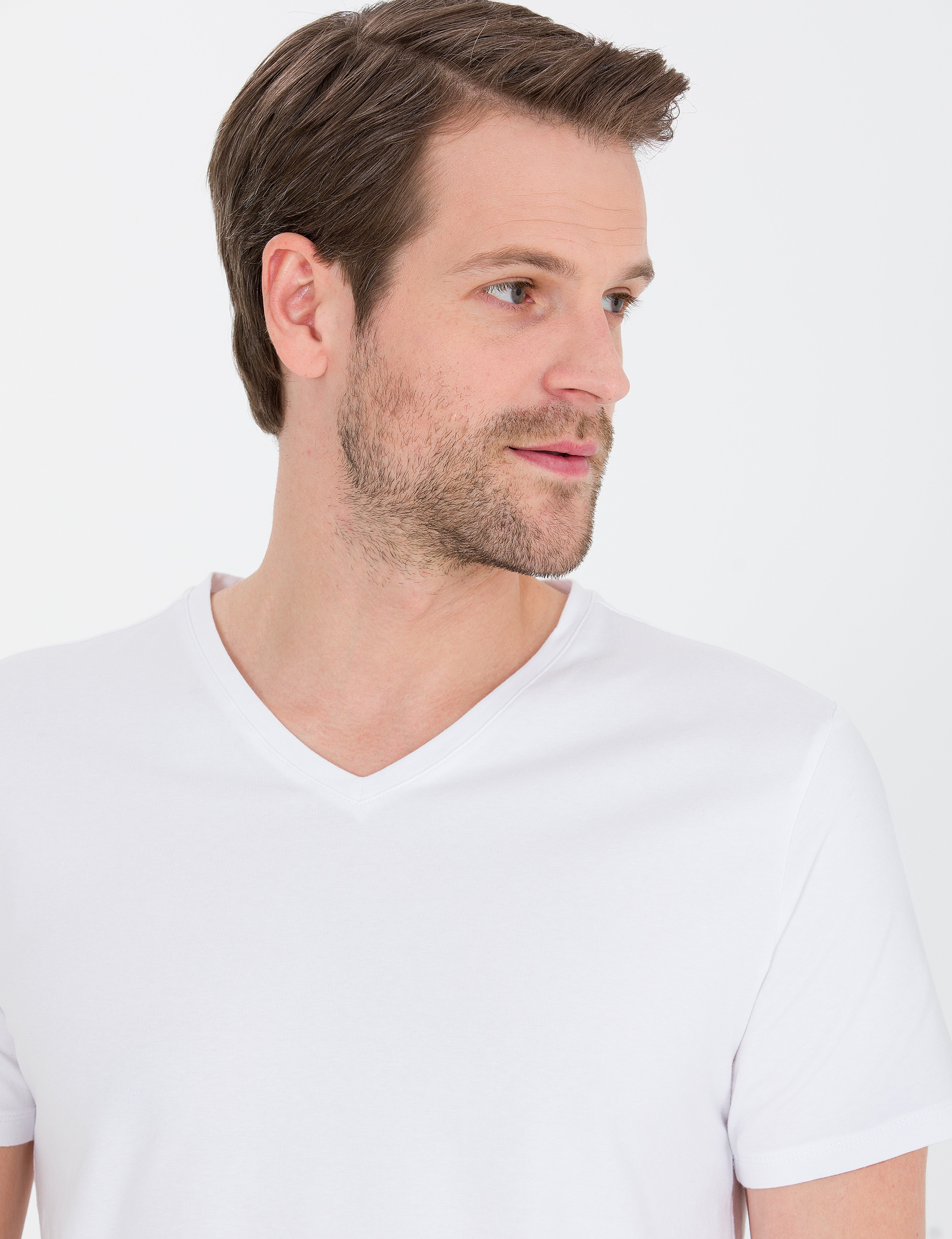 Beyaz Slim Fit V Yaka Basic Tişört