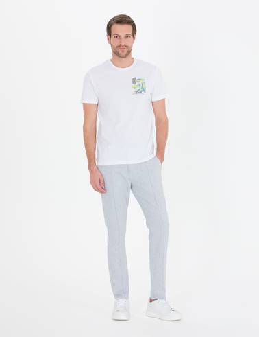 Beyaz Slim Fit Baskılı Bisiklet Yaka Tişört