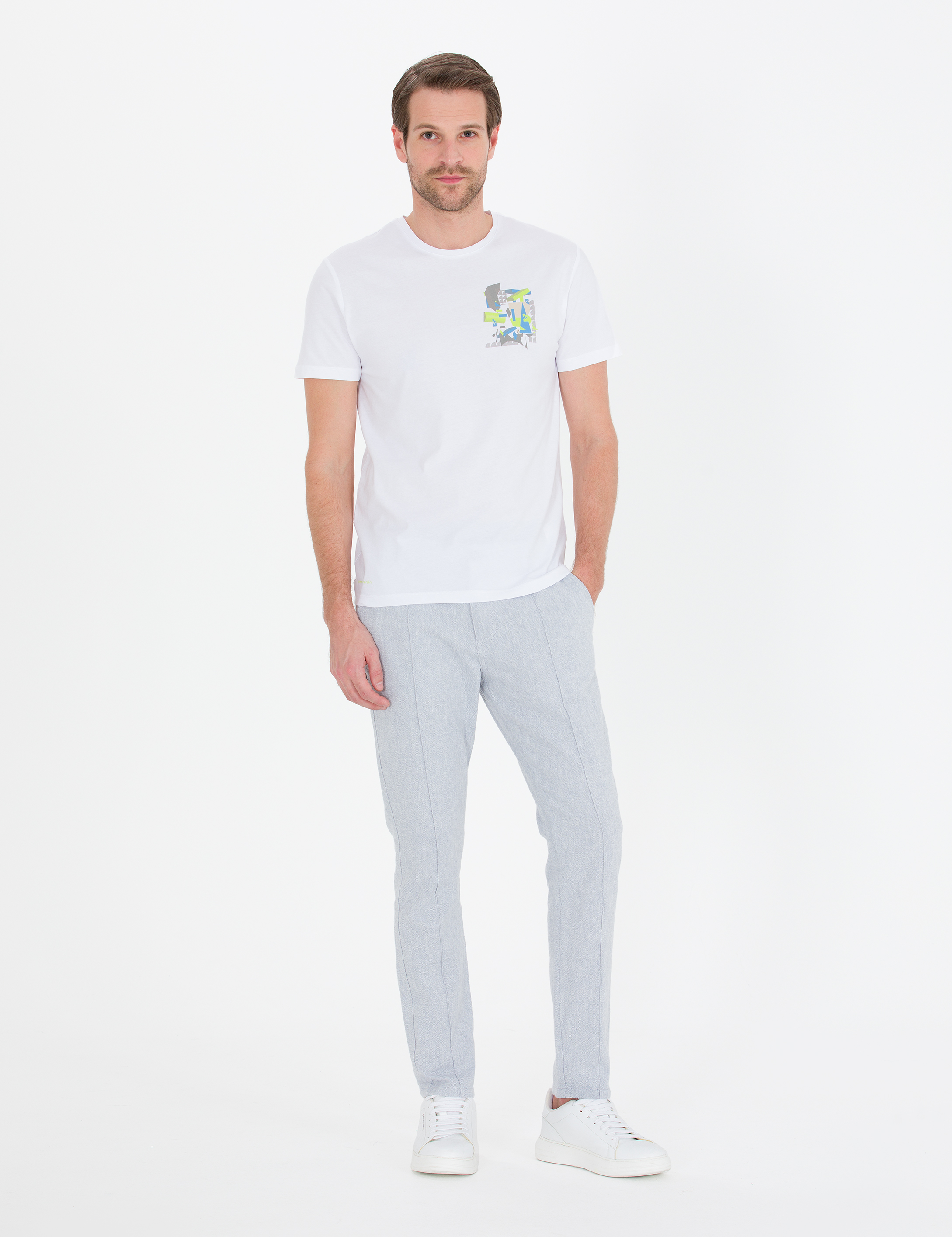 Beyaz Slim Fit Baskılı Bisiklet Yaka Tişört