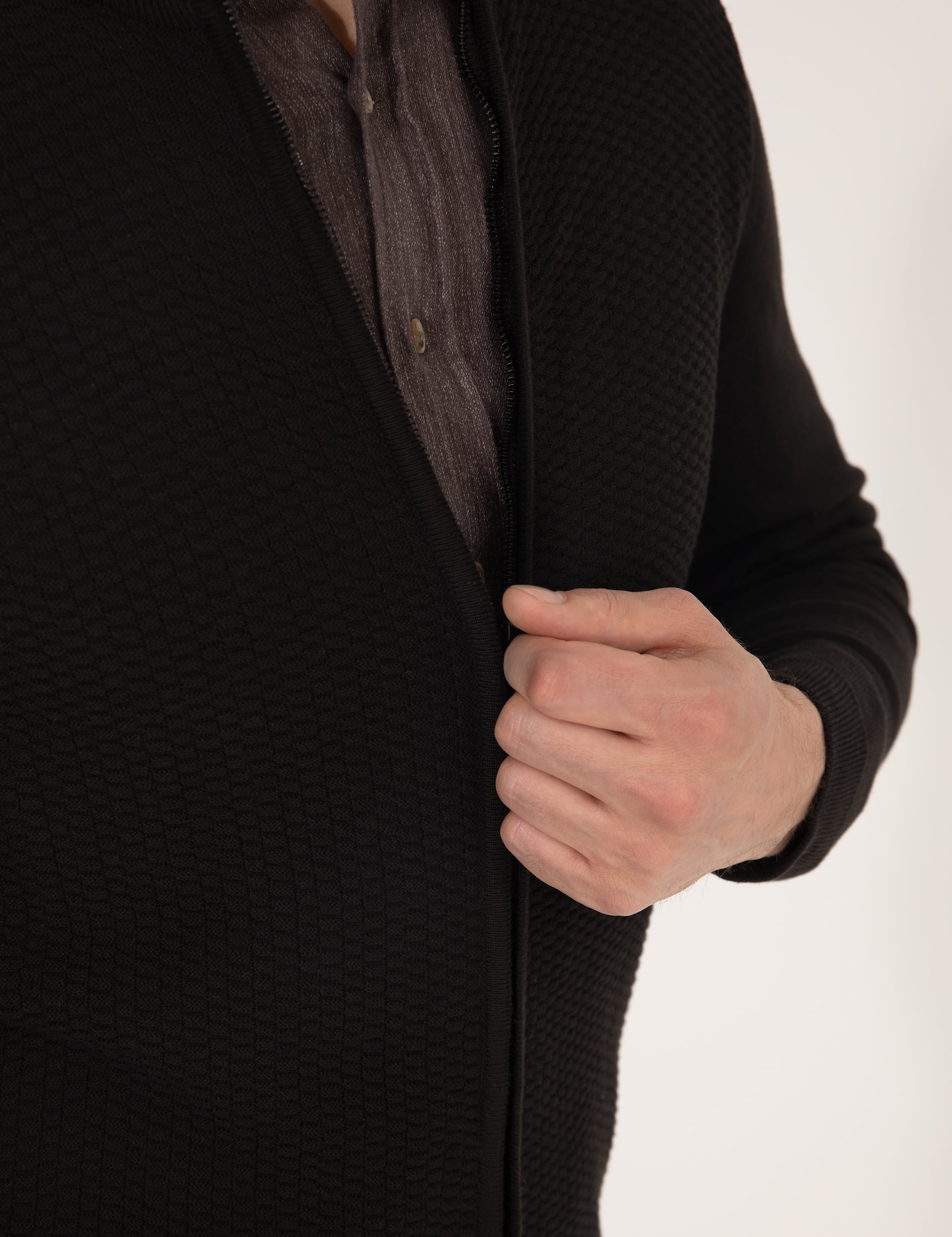 Siyah Slim Fit Fermuarlı Triko Hırka - Image 7