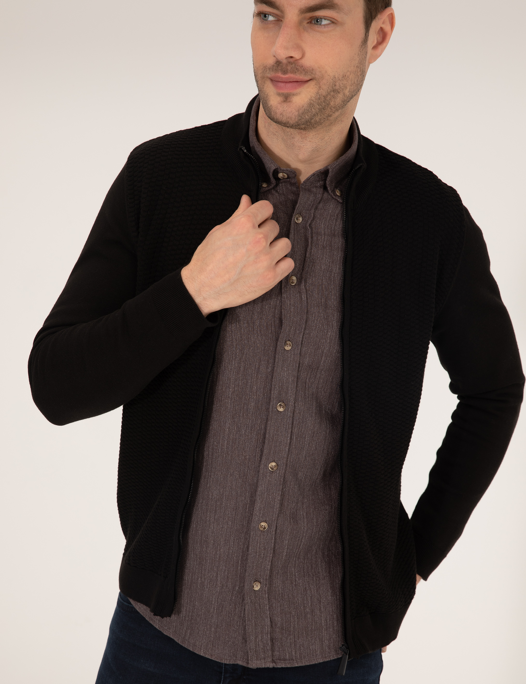 Siyah Slim Fit Fermuarlı Triko Hırka - Image 4