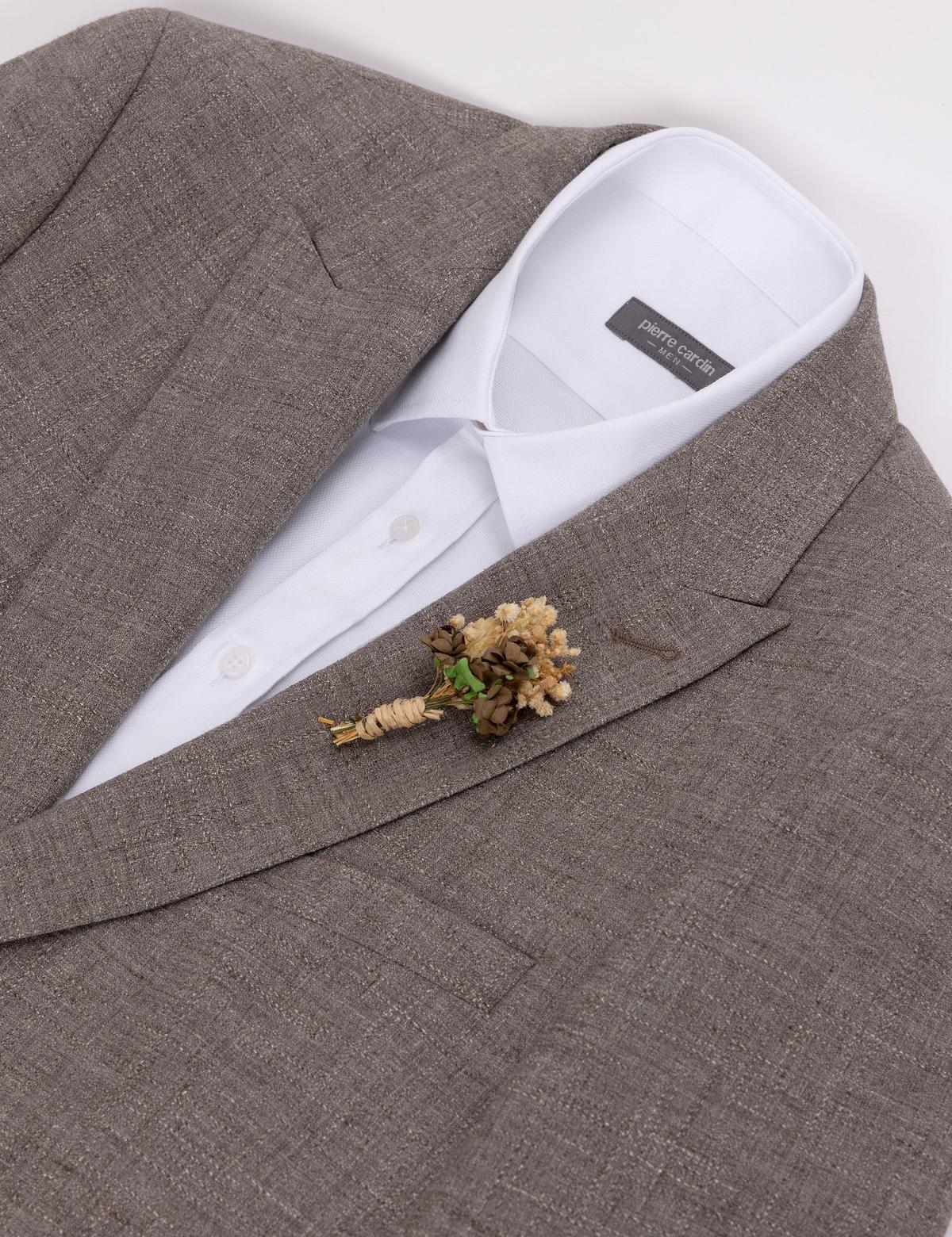 Kahverengi Yaka Çiçeği