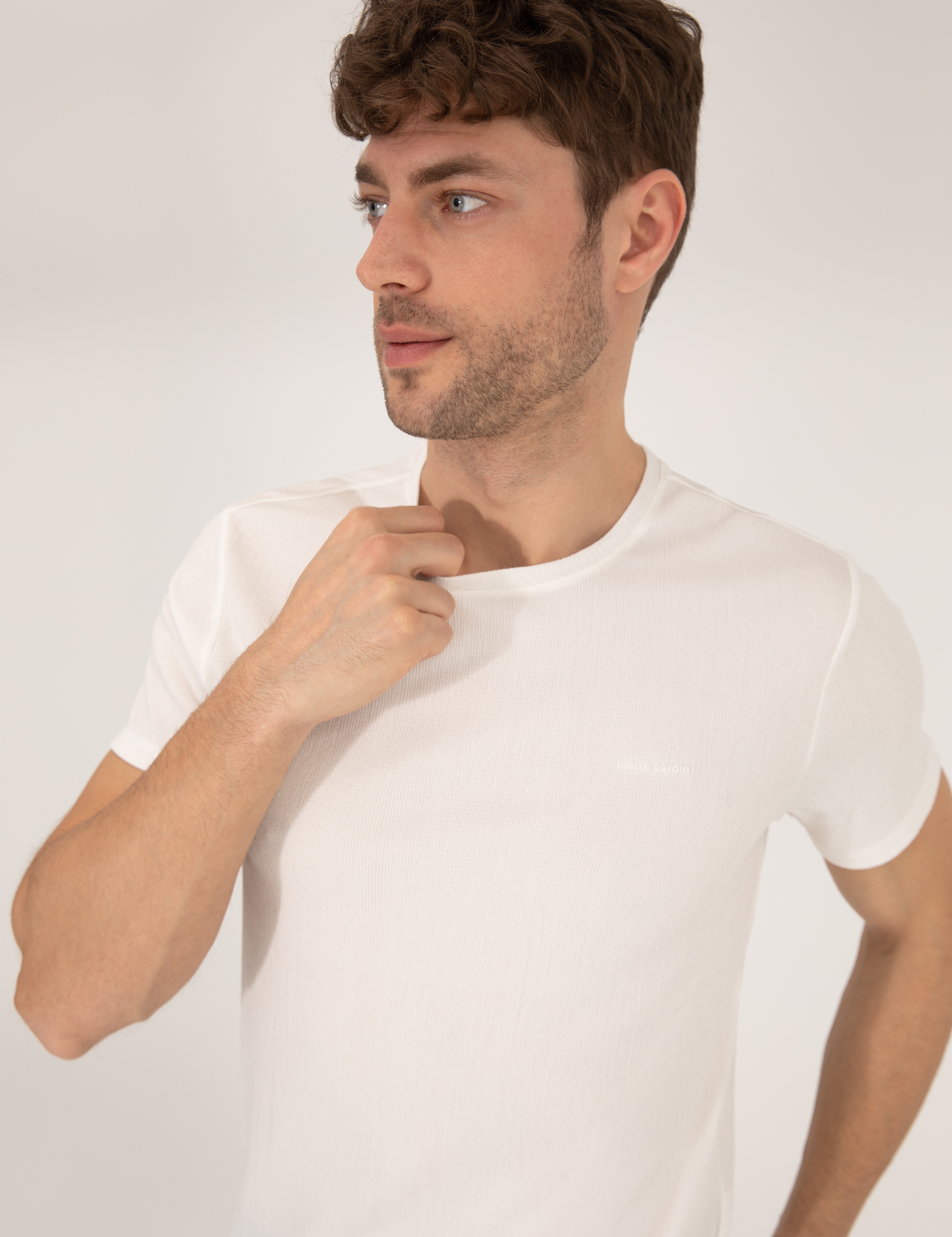 Ekru Slim Fit Dokulu Bisiklet Yaka Tişört - Image 1