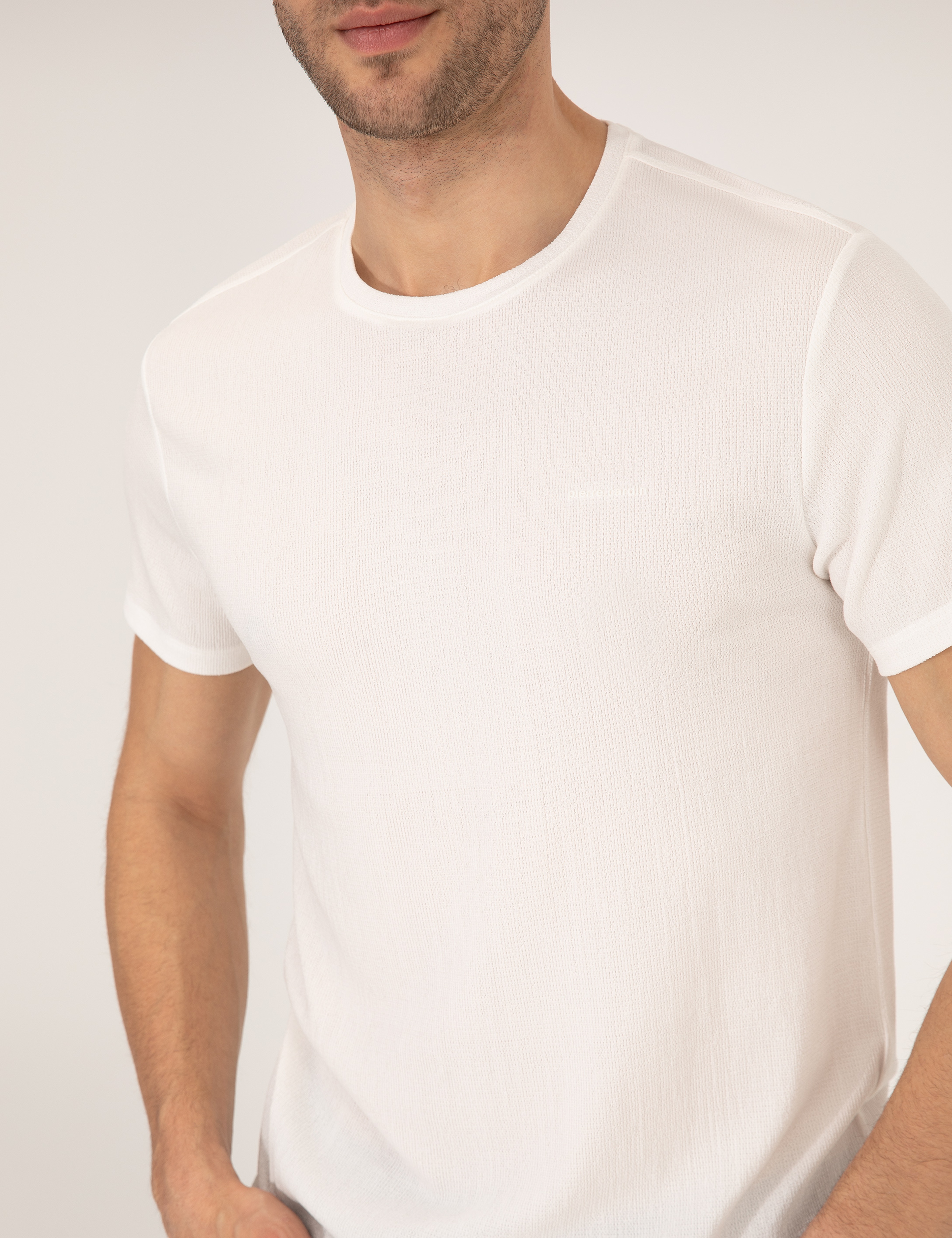 Ekru Slim Fit Dokulu Bisiklet Yaka Tişört - Image 6