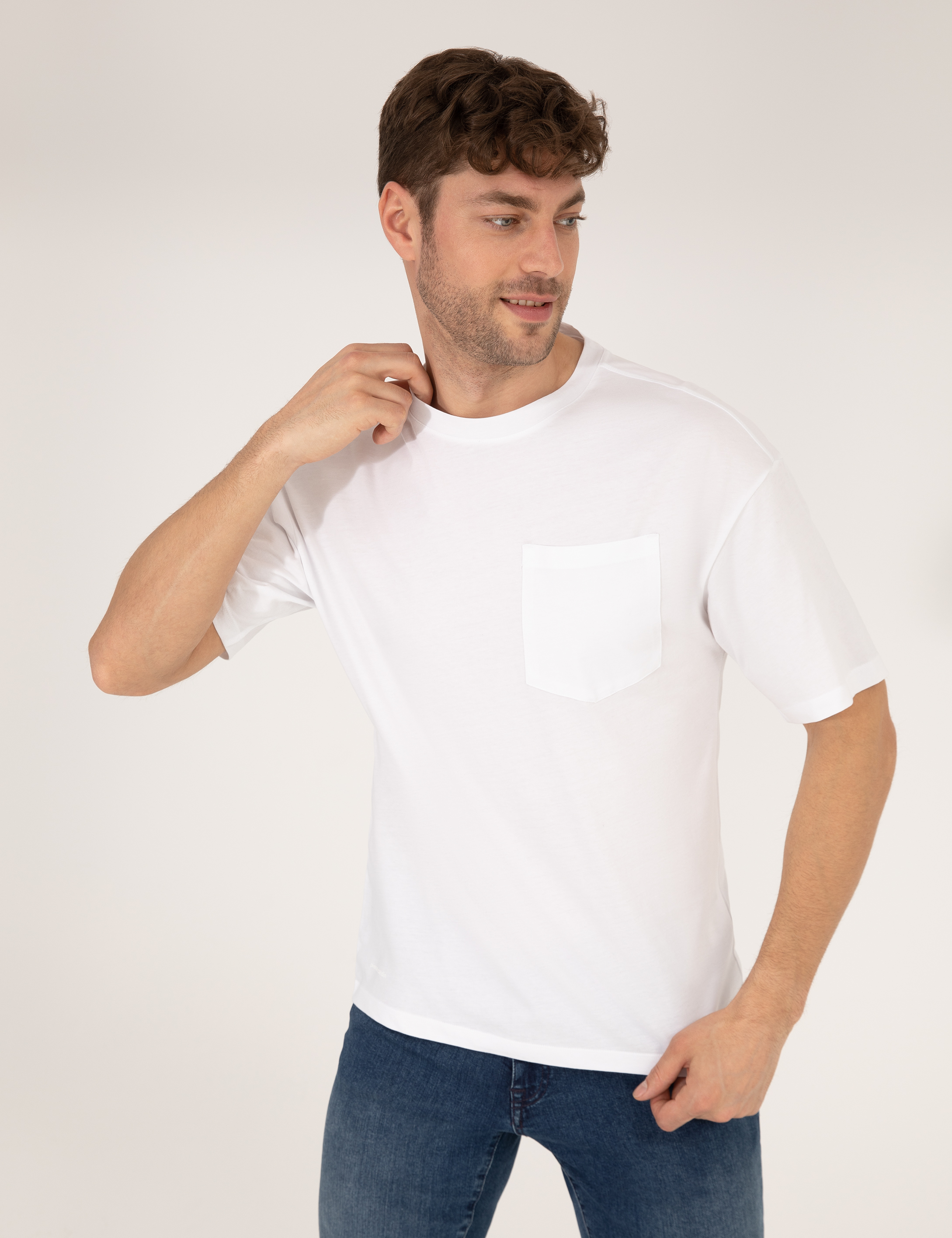 Ekru Regular Fit Düz Cepli Bisiklet Yaka Tişört
