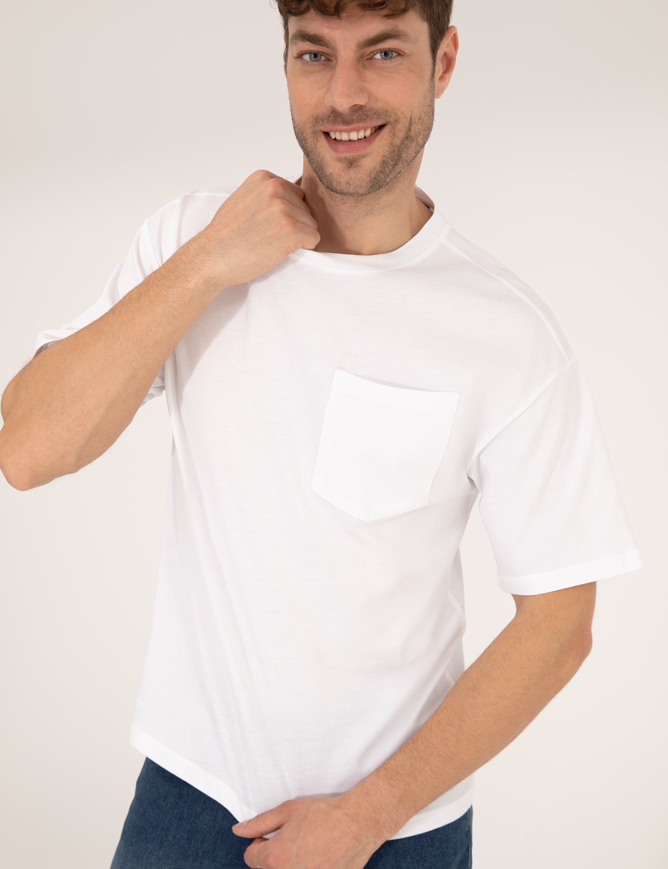 Ekru Regular Fit Düz Cepli Bisiklet Yaka Tişört