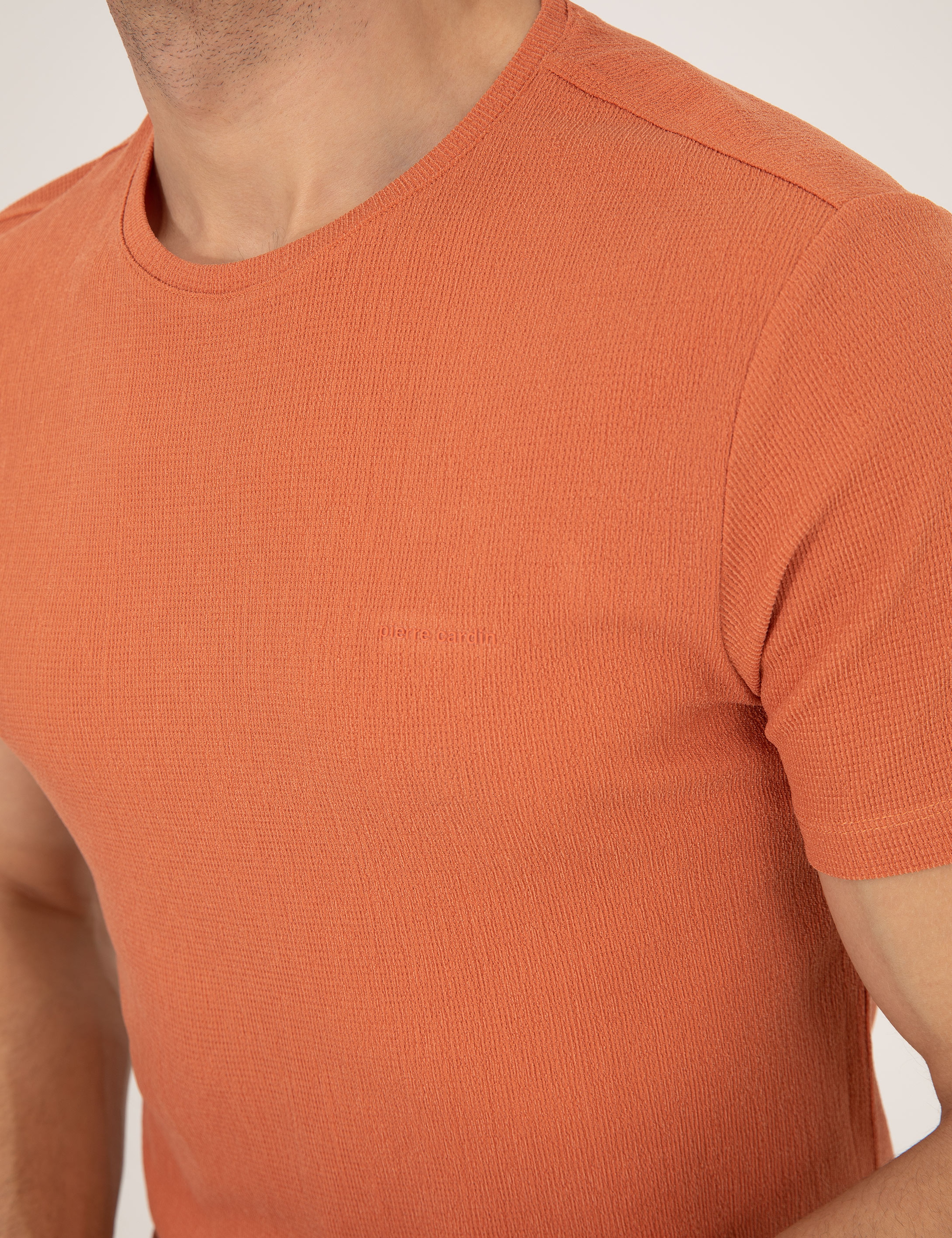 Kahverengi Slim Fit Dokulu Bisiklet Yaka Tişört - Image 7