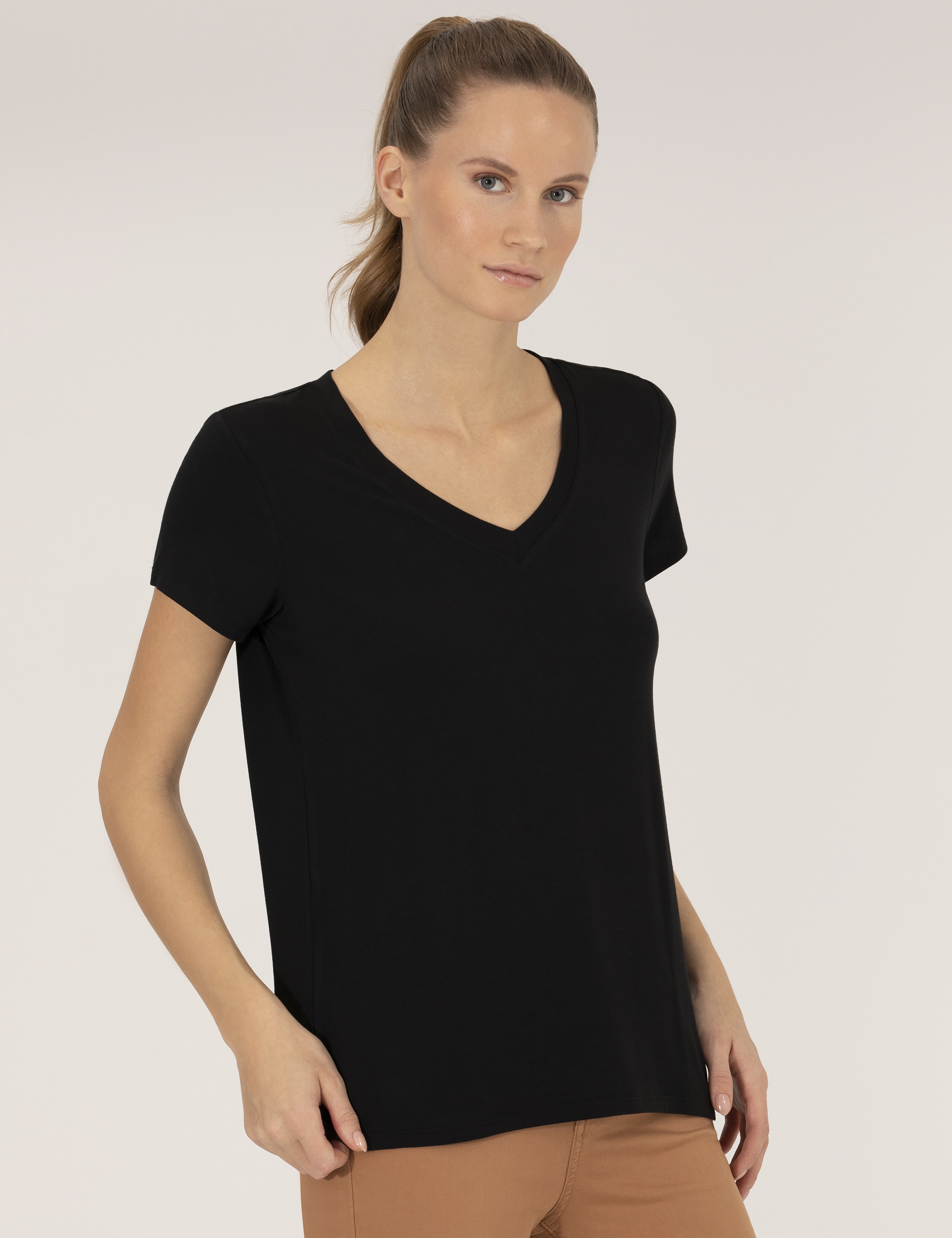Siyah Comfort Fit V Yaka Basic Tişört - Image 1