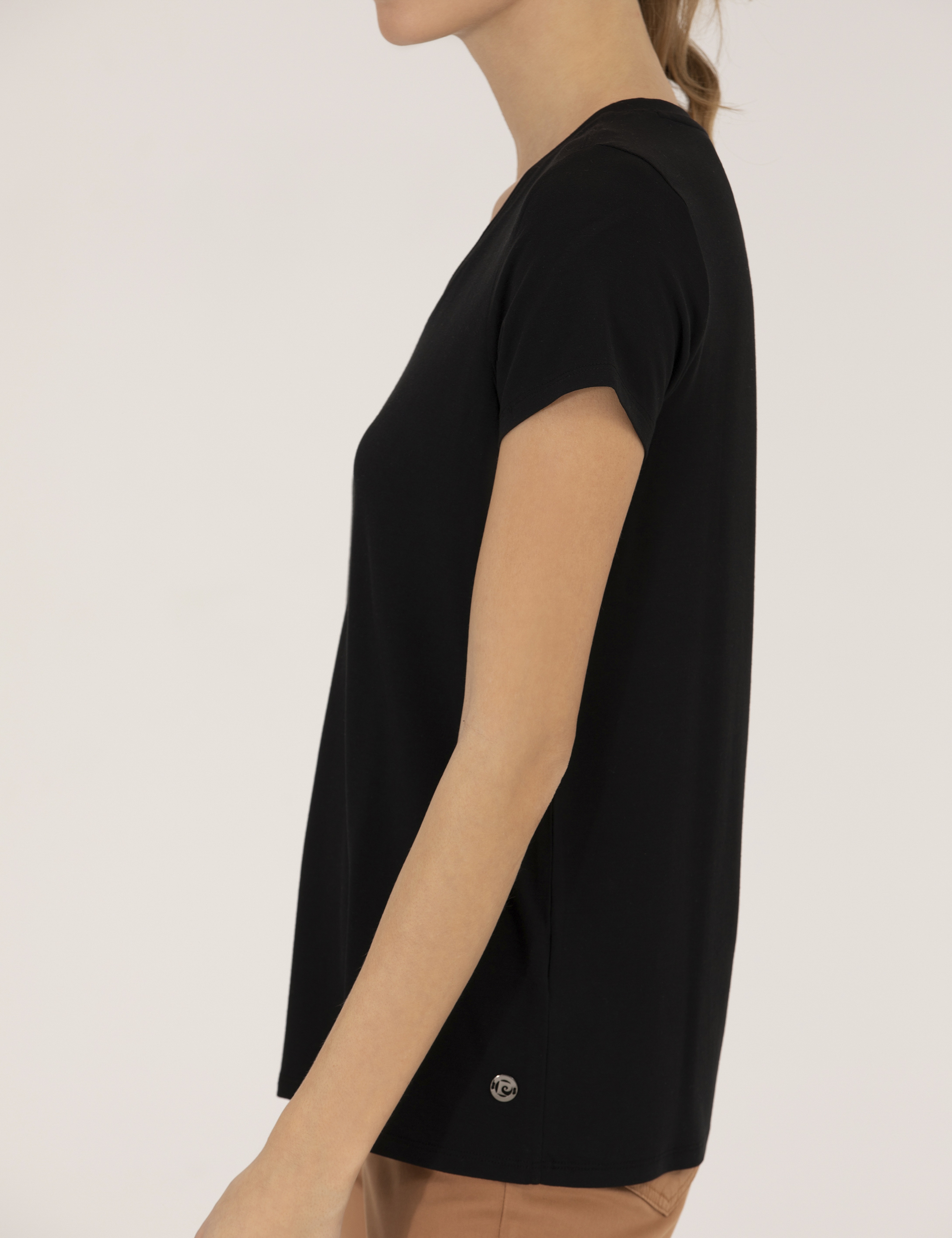 Siyah Comfort Fit V Yaka Basic Tişört - Image 6