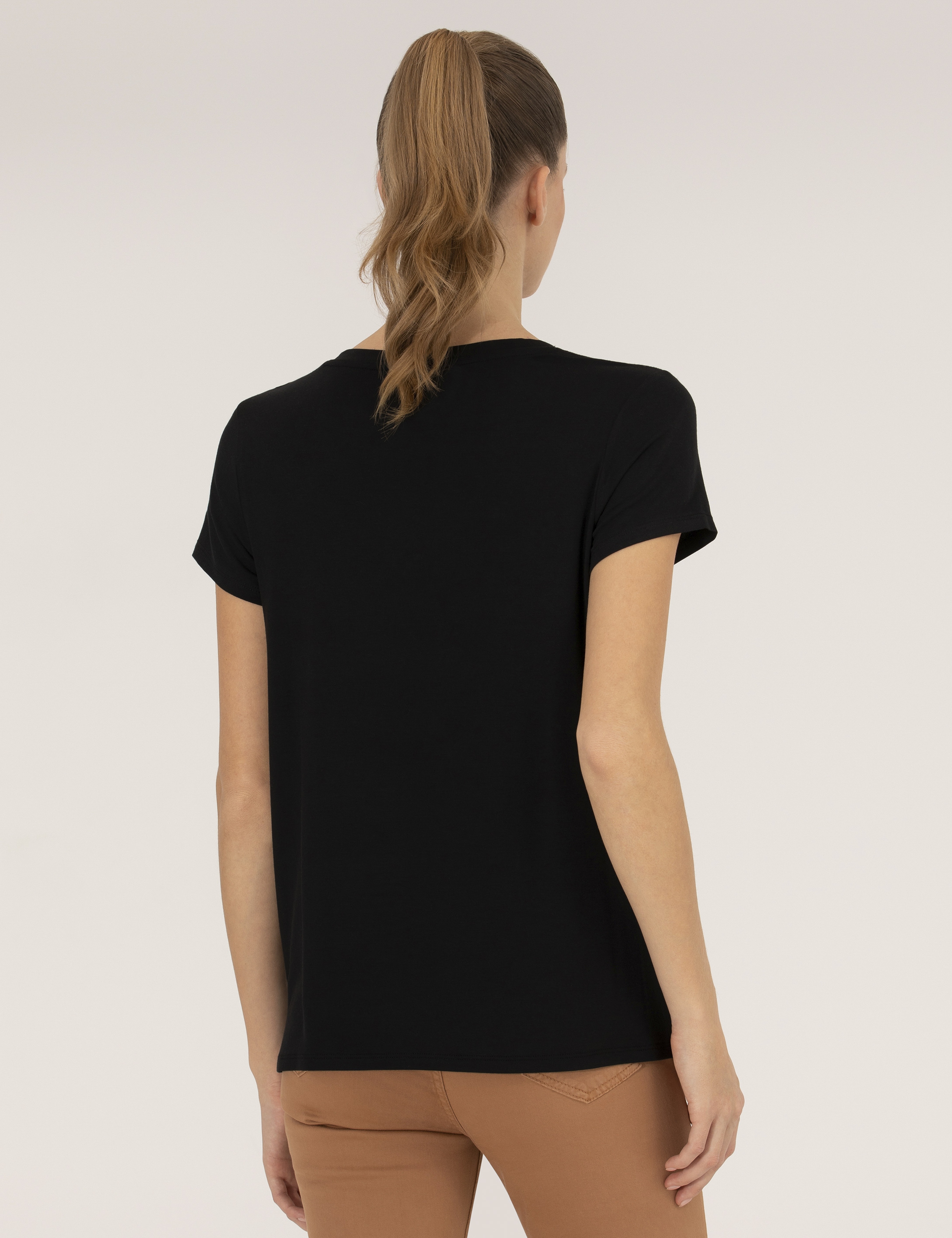Siyah Comfort Fit V Yaka Basic Tişört - Image 5