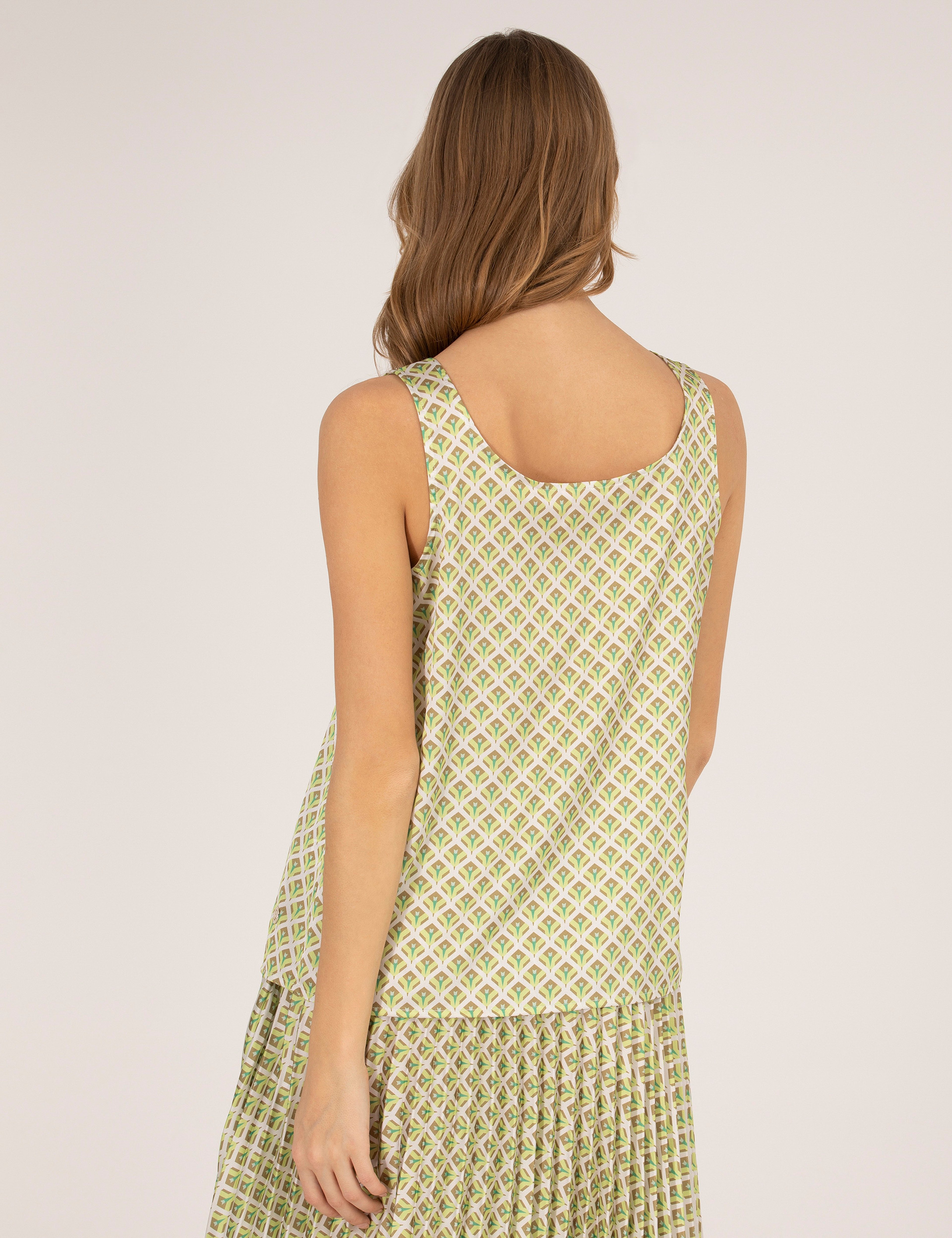 Yeşil Regular Fit Kolsuz Bluz - Image 5
