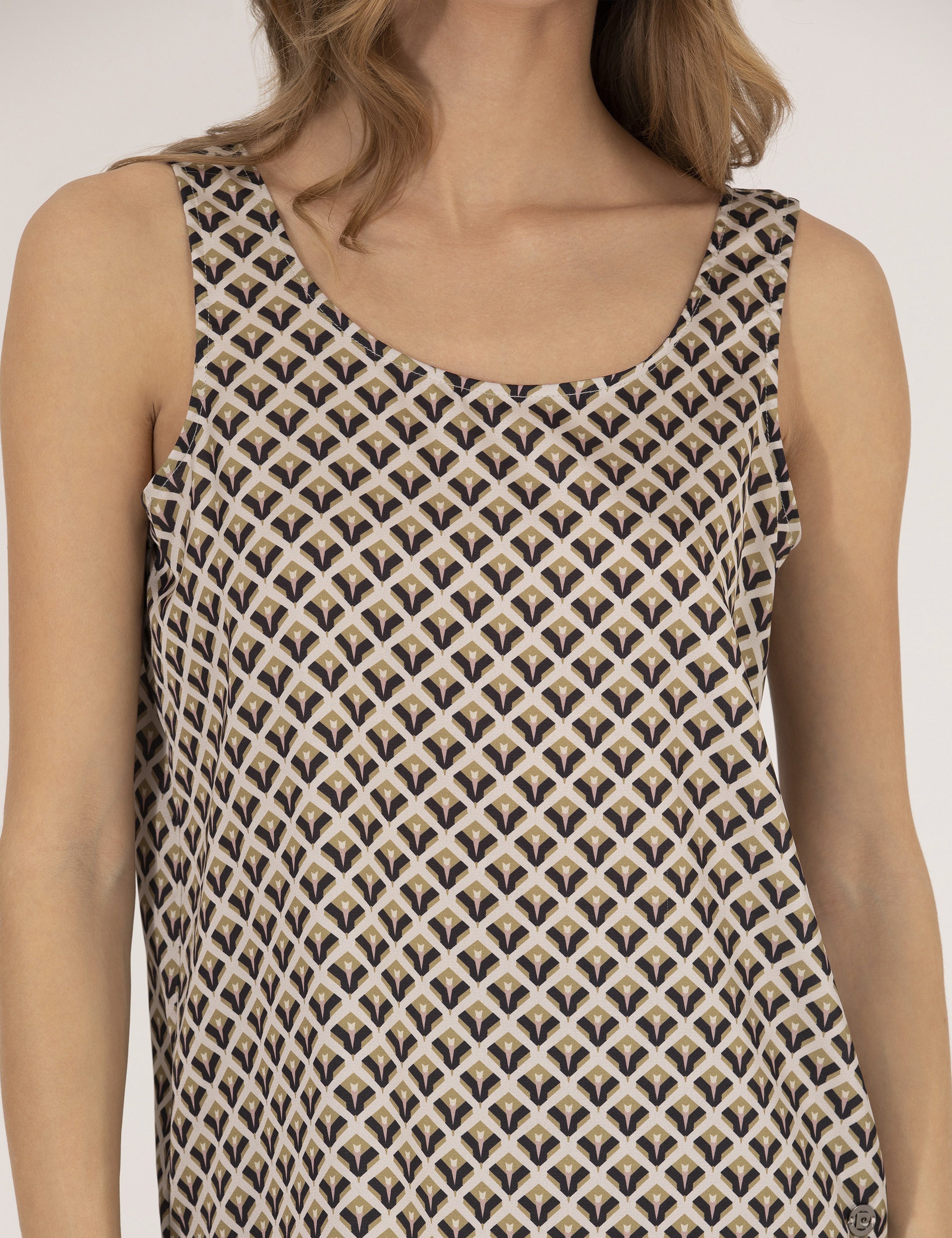 Siyah Regular Fit Kolsuz Bluz