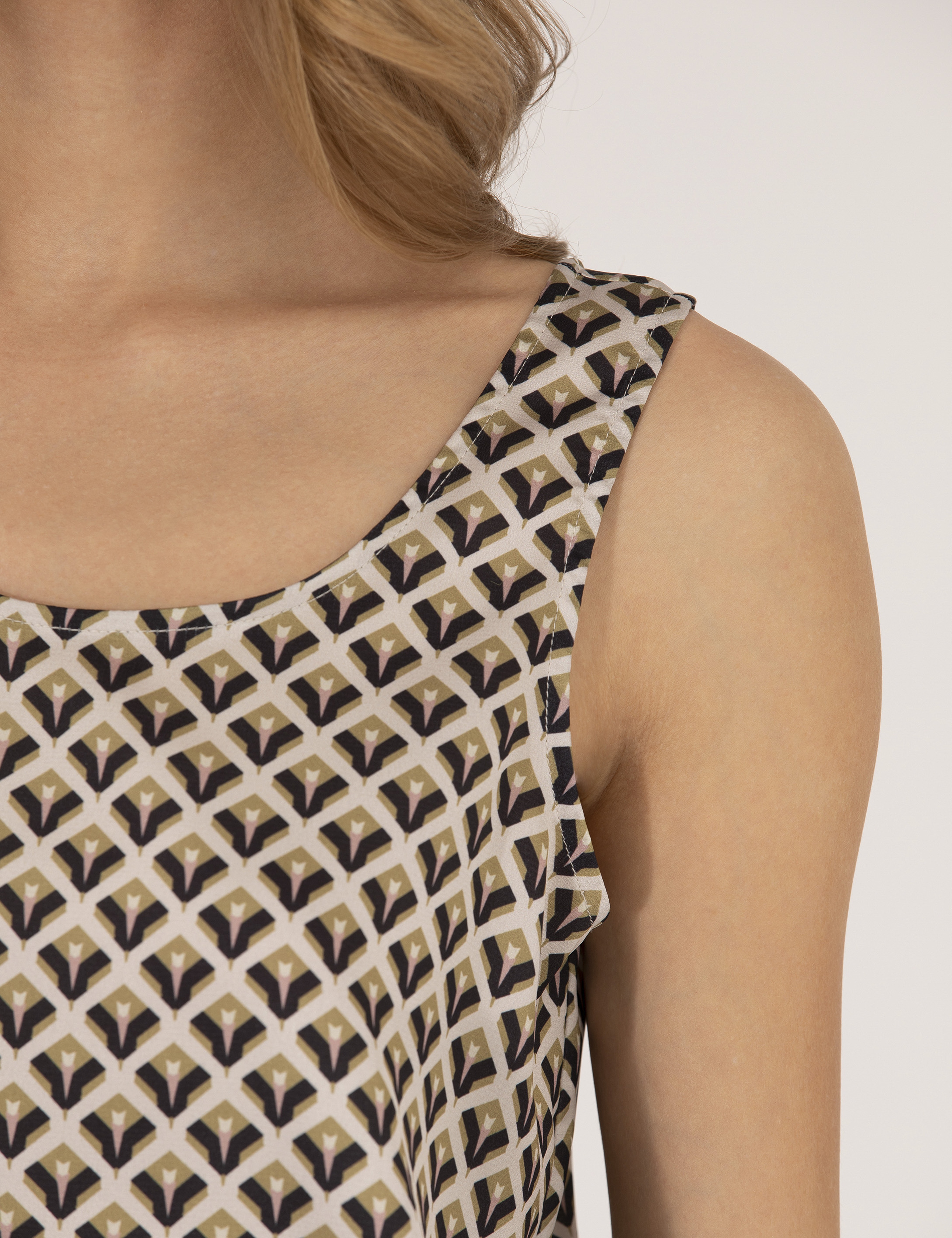 Siyah Regular Fit Kolsuz Bluz - Image 7