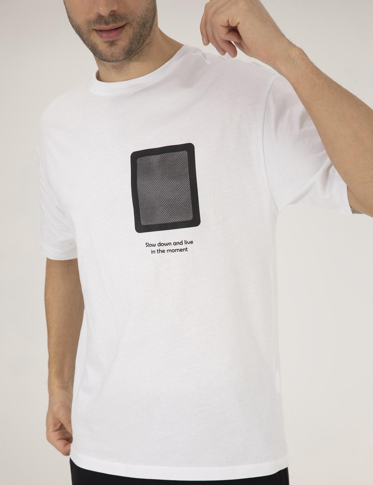 Beyaz Comfort Fit Baskılı Bisiklet Yaka Tişört - 50262628024