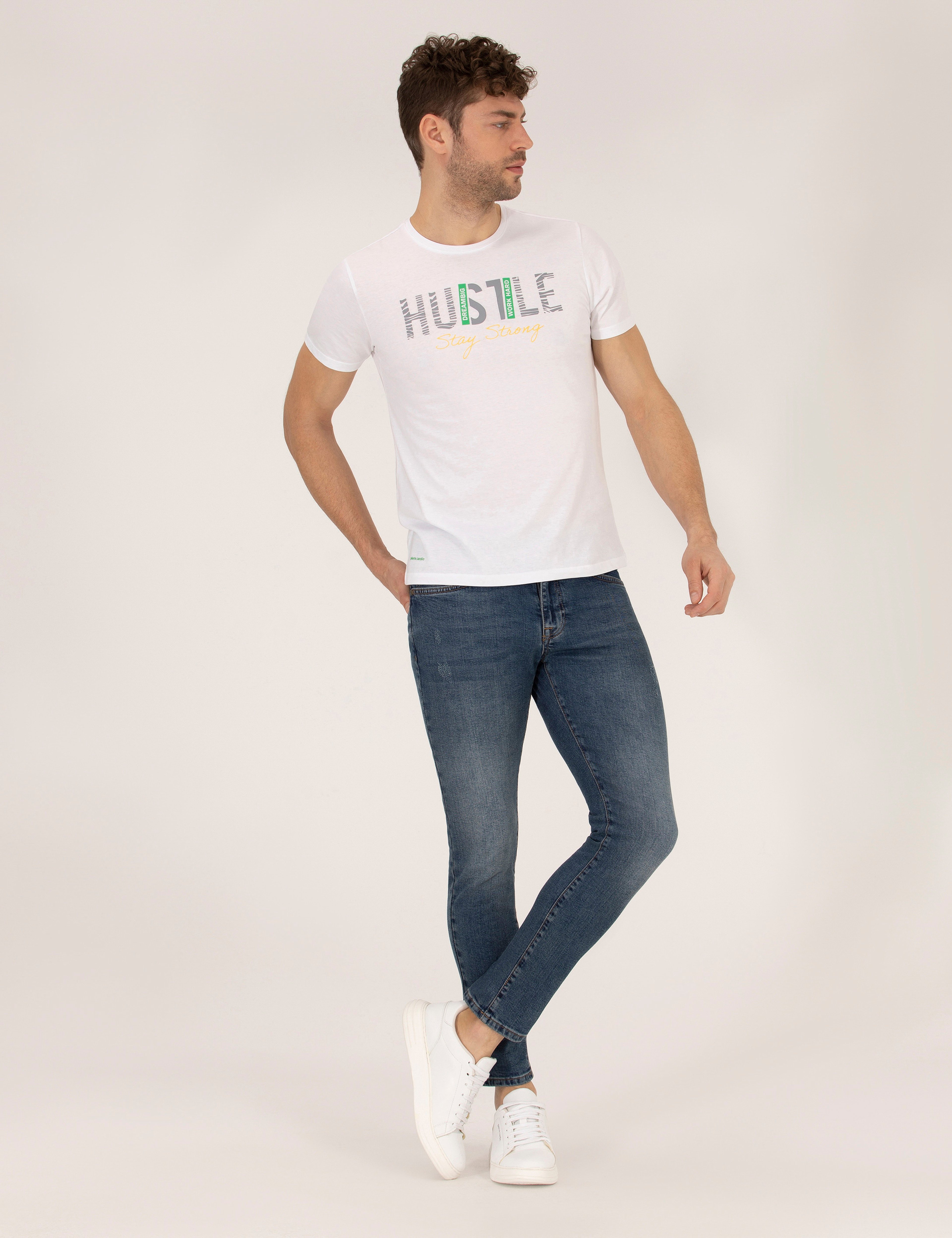 Beyaz Slim Fit Baskılı Bisiklet Yaka Tişört