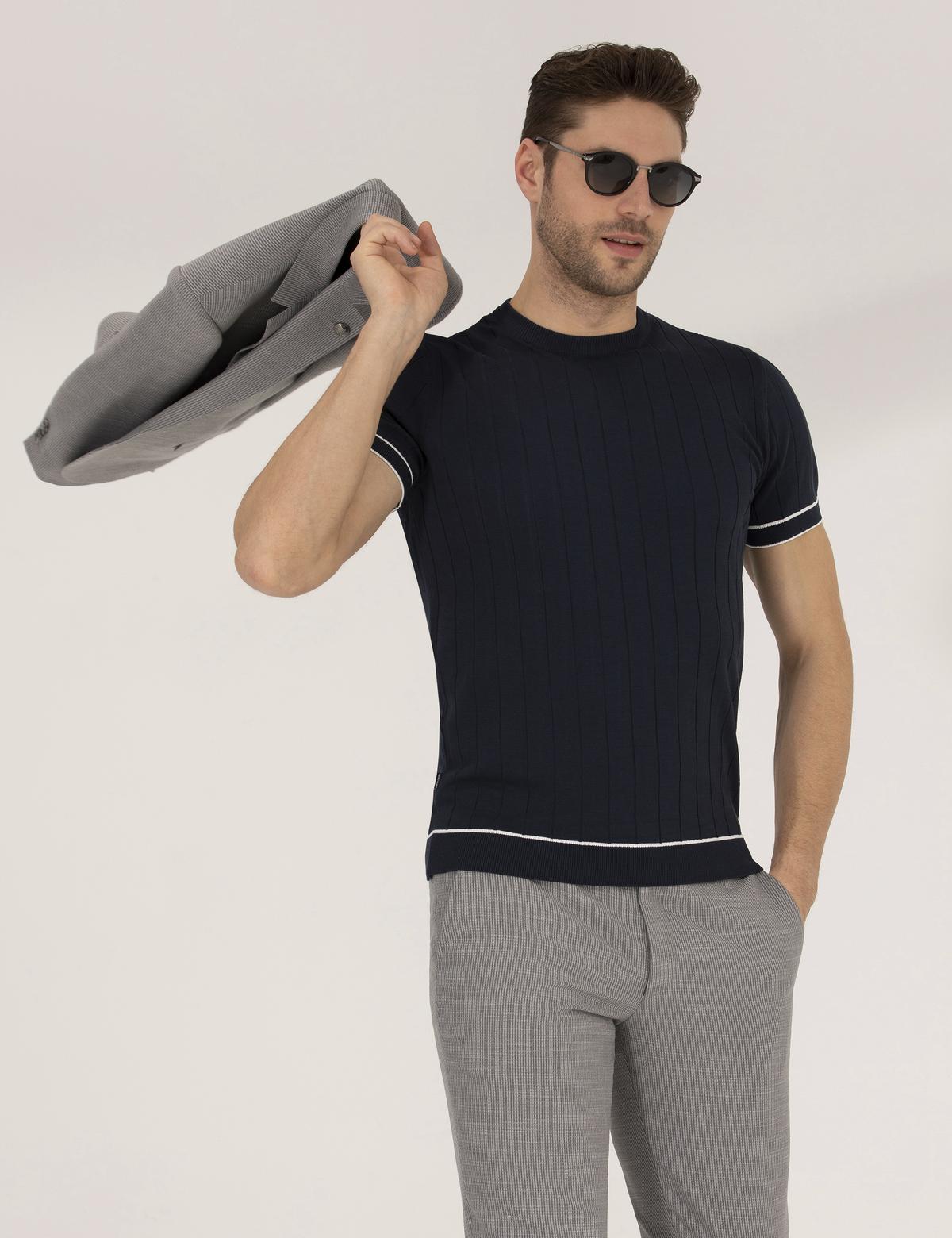 Koyu Lacivert Slim Fit Bisiklet Yaka Triko Tişört