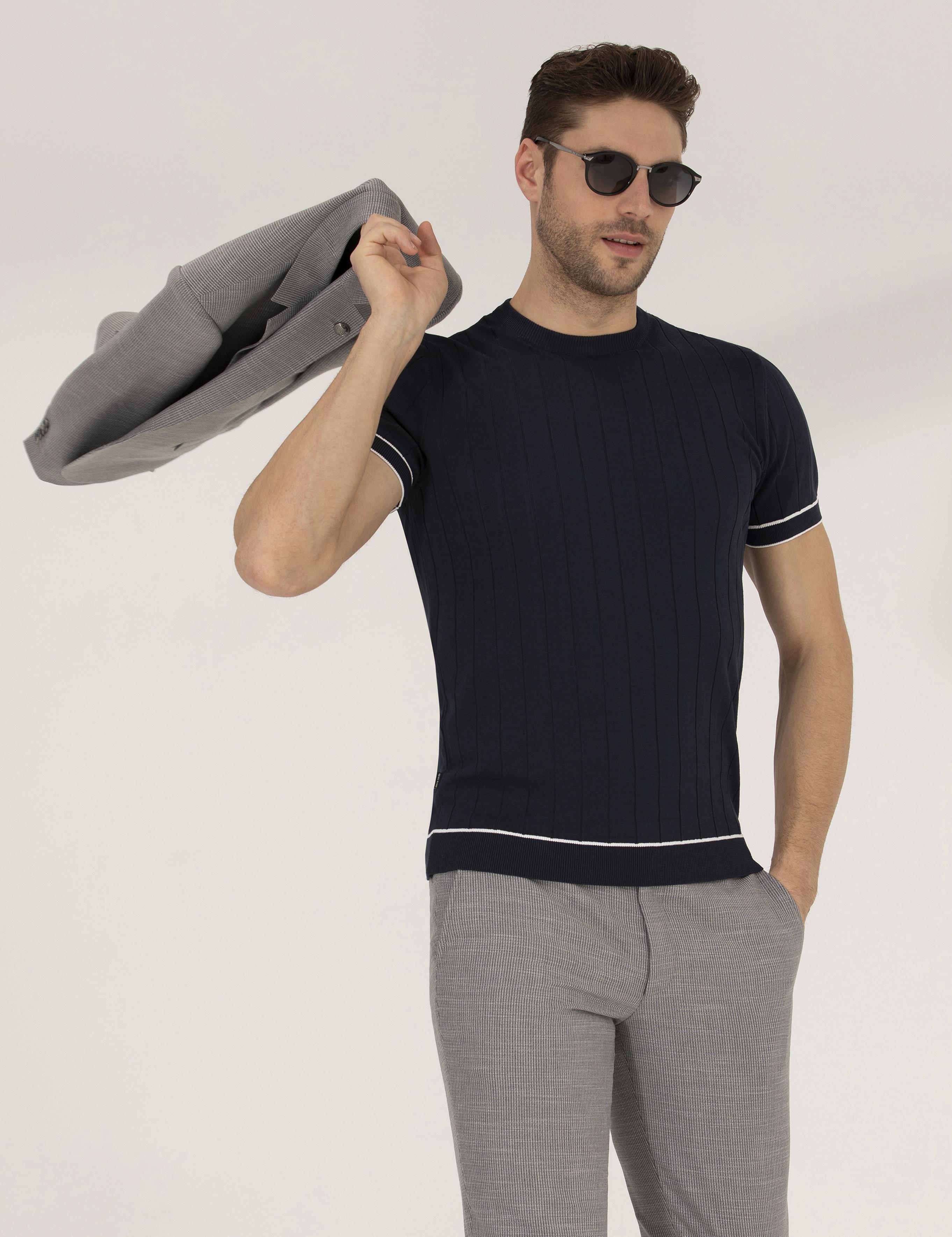 Koyu Lacivert Slim Fit Bisiklet Yaka Triko Tişört