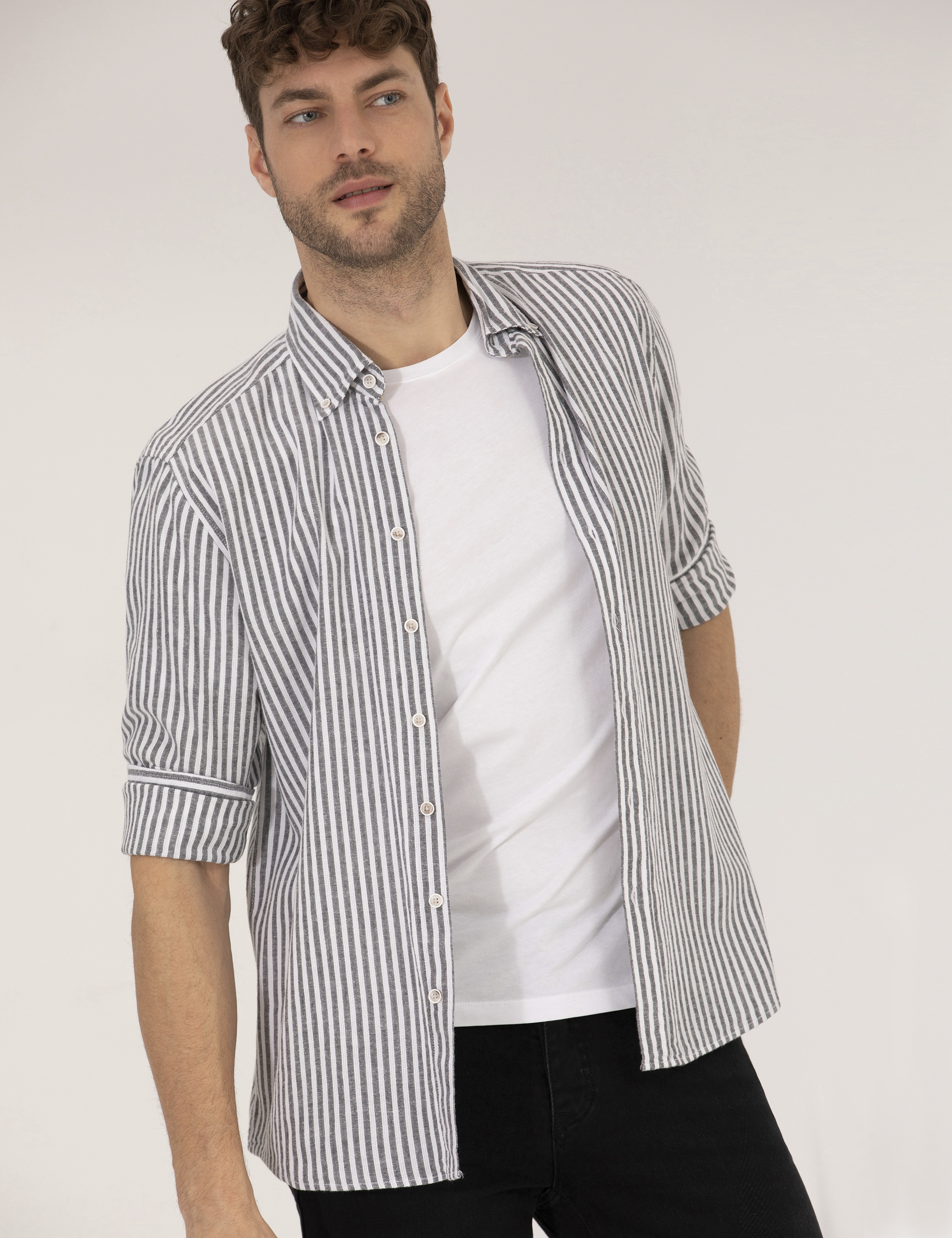 Siyah Regular Fit Uzun Kollu Gömlek - Image 3