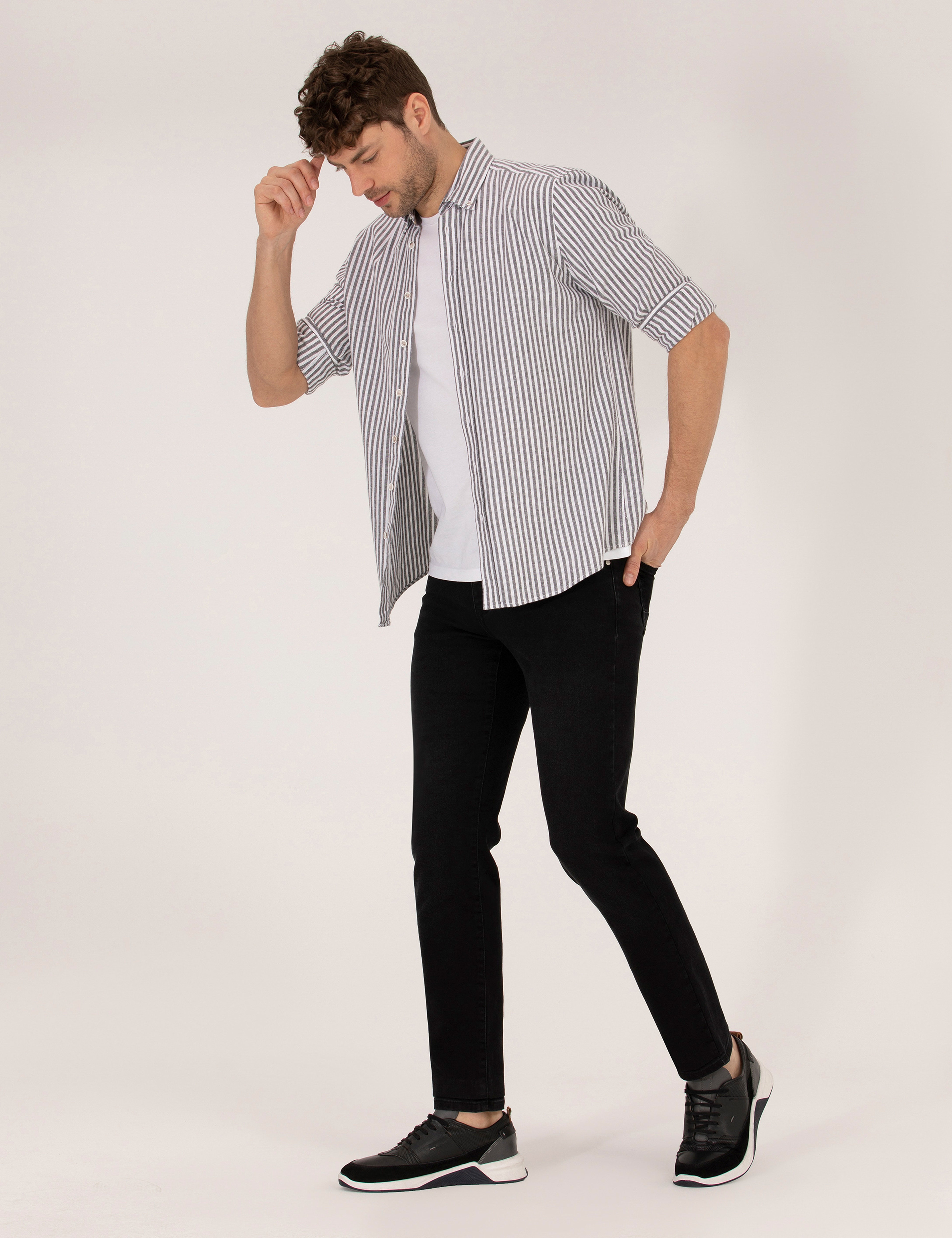 Siyah Regular Fit Uzun Kollu Gömlek
