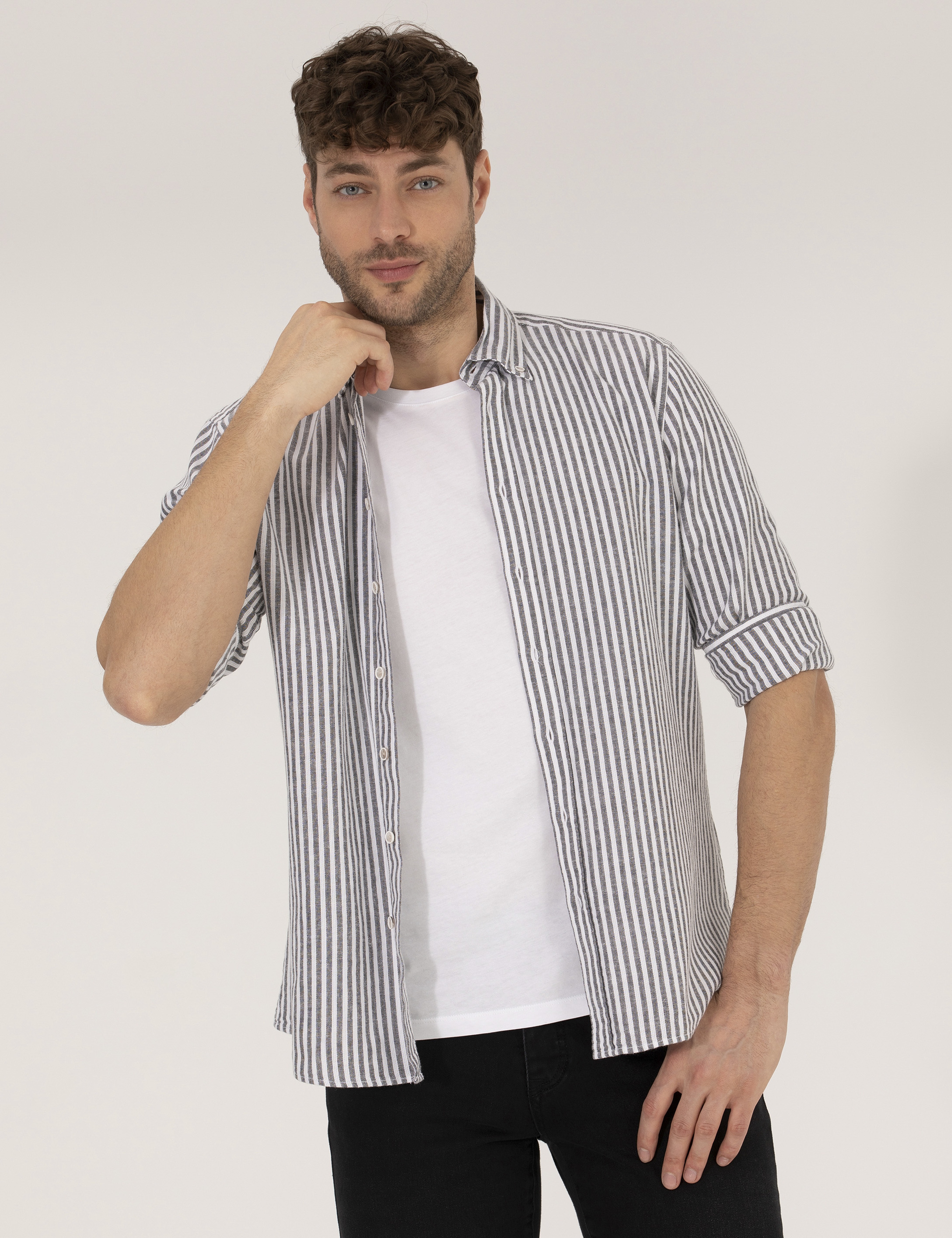 Siyah Regular Fit Uzun Kollu Gömlek - Image 1