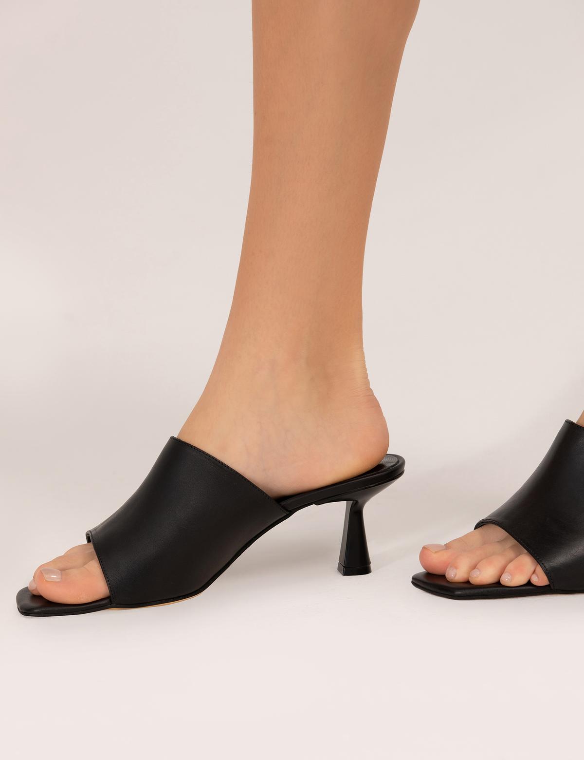 Siyah Topuklu Terlik