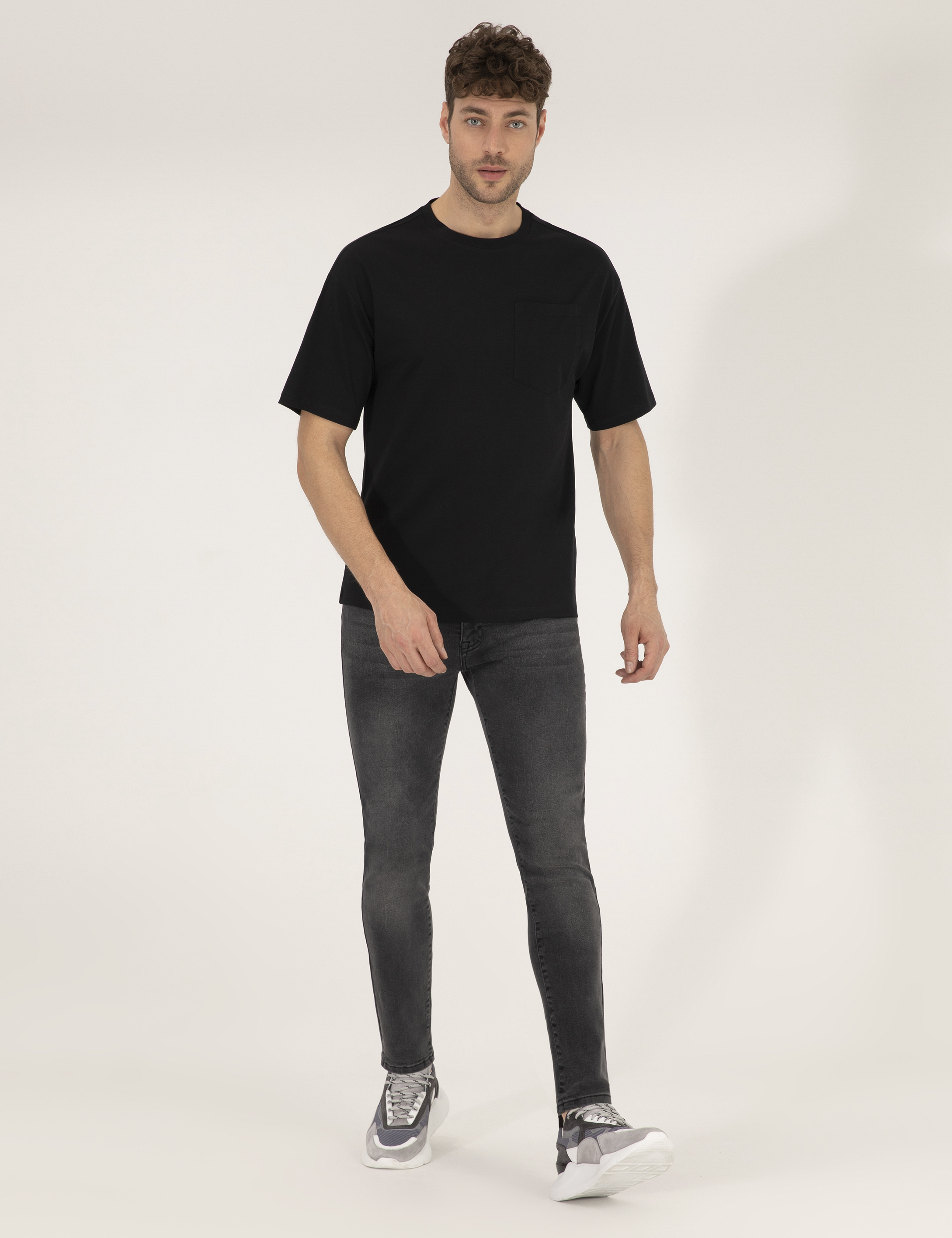 Siyah Regular Fit Düz Cepli Bisiklet Yaka Tişört - Image 4