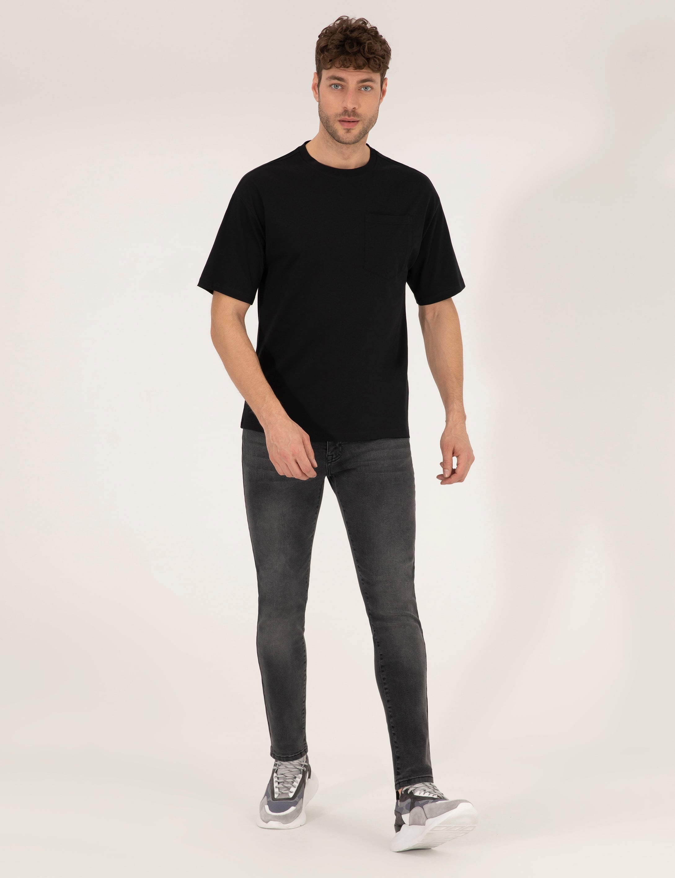 Siyah Regular Fit Düz Cepli Bisiklet Yaka Tişört