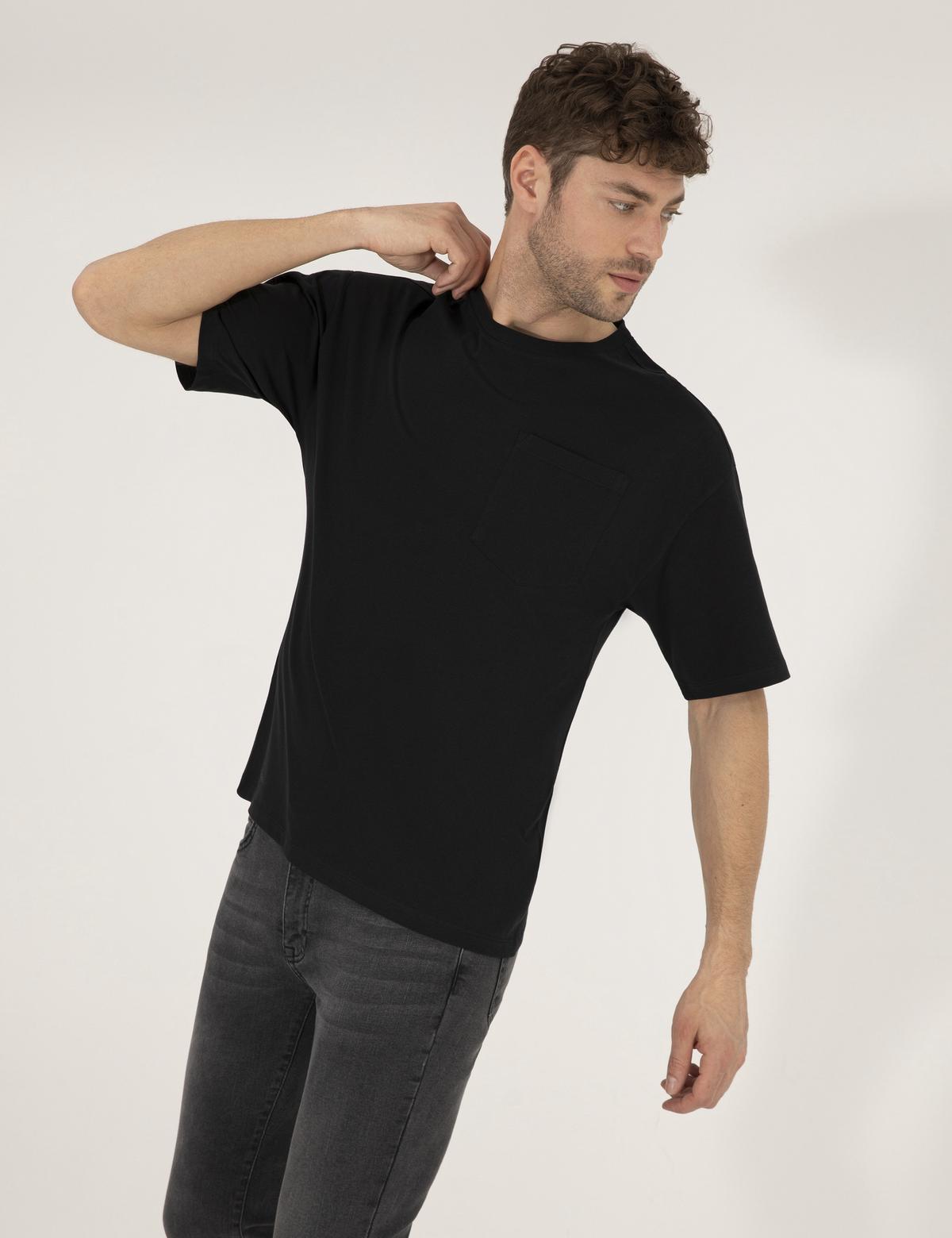 Siyah Regular Fit Düz Cepli Bisiklet Yaka Tişört