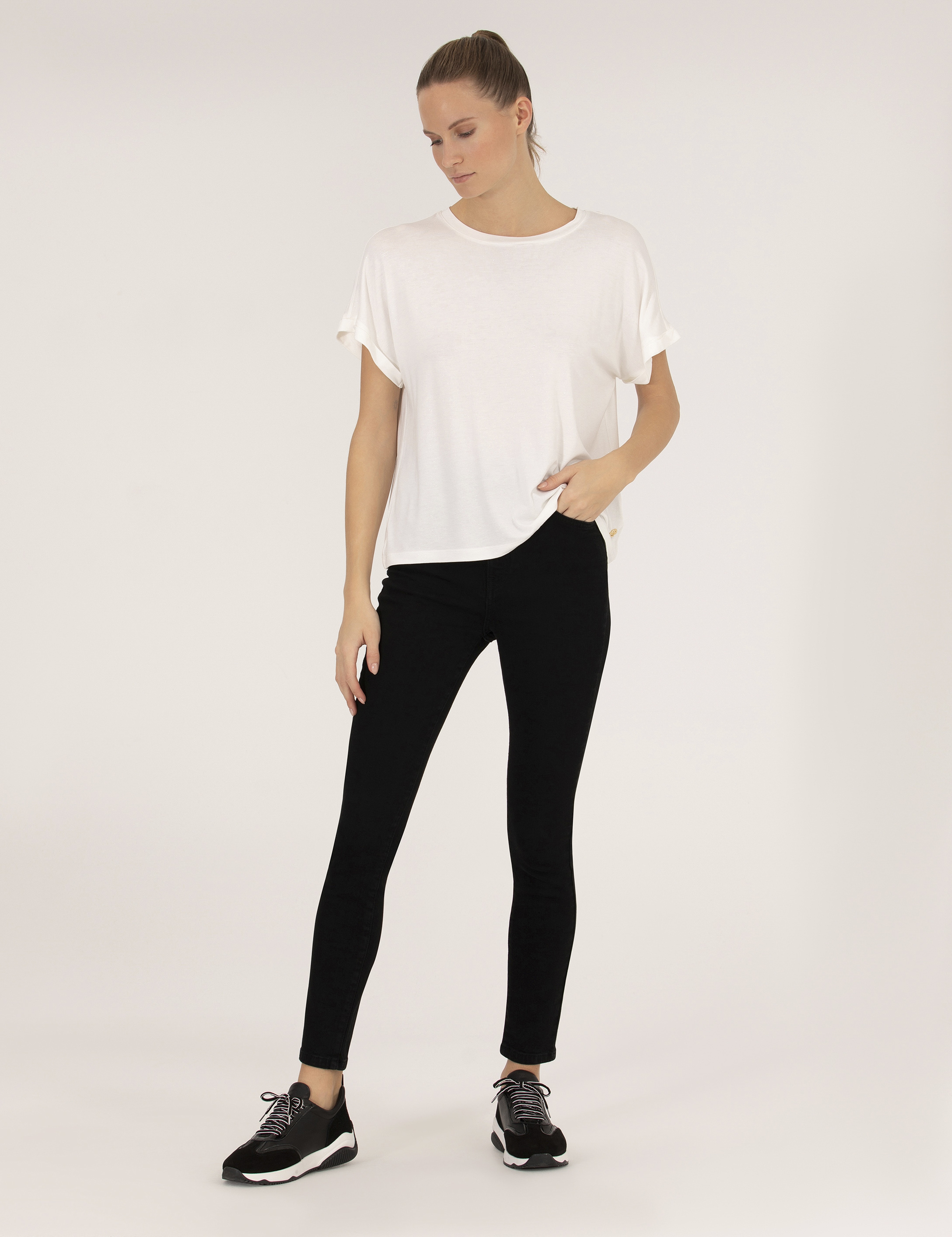 Ekru Comfort Fit Tişört - Image 4