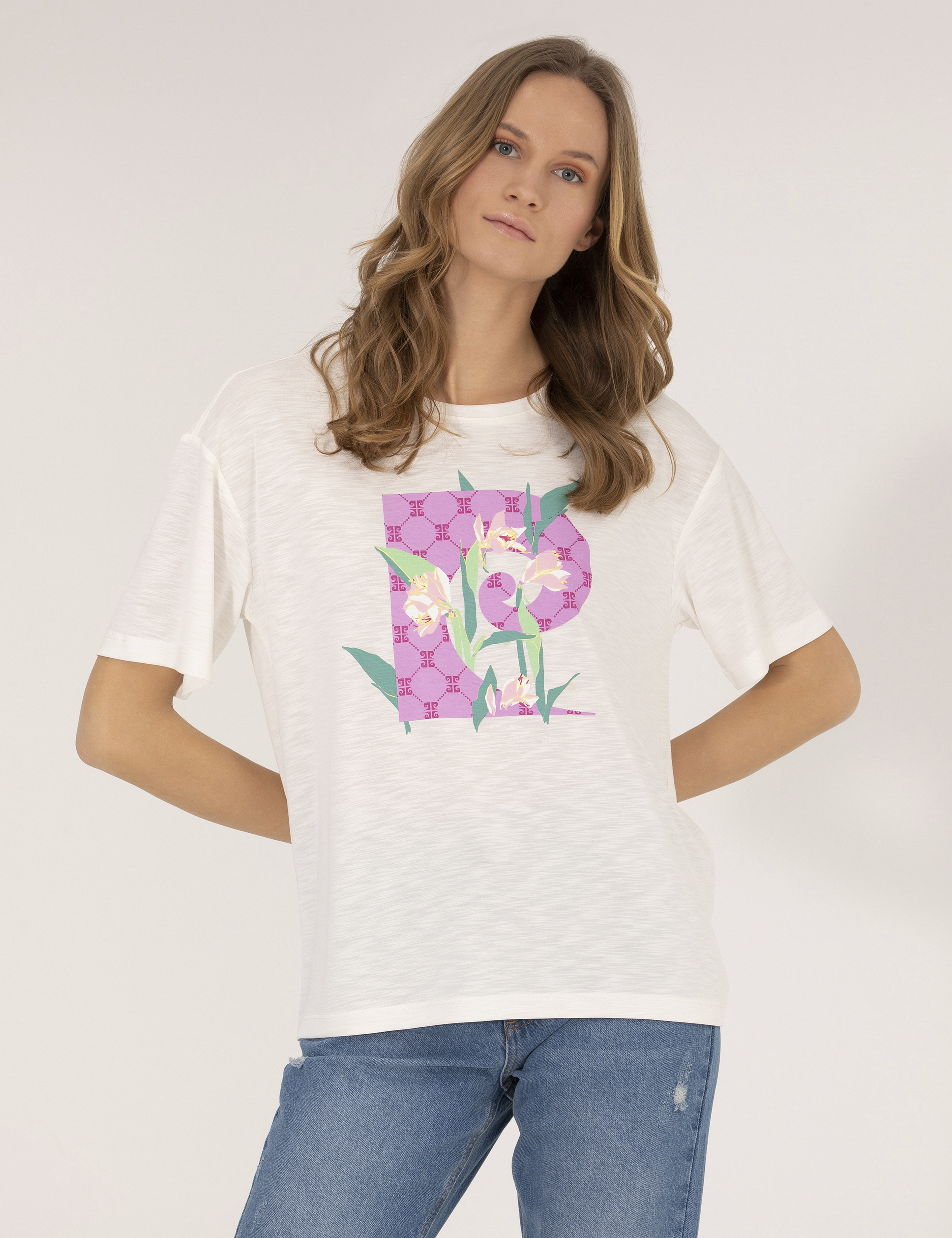 Beyaz Comfort Fit Tişört - Image 1