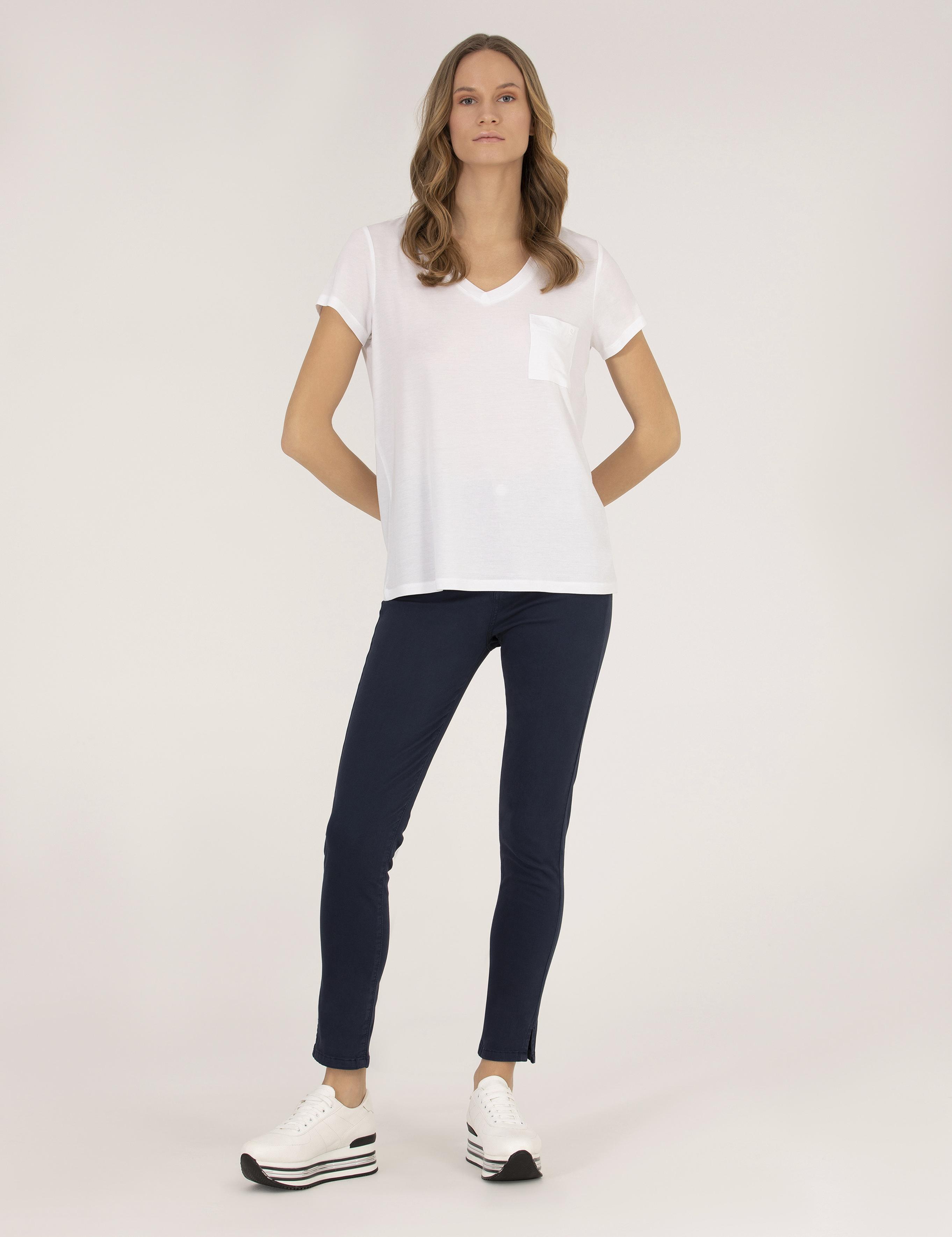 Beyaz Comfort Fit V Yaka Basic Tişört