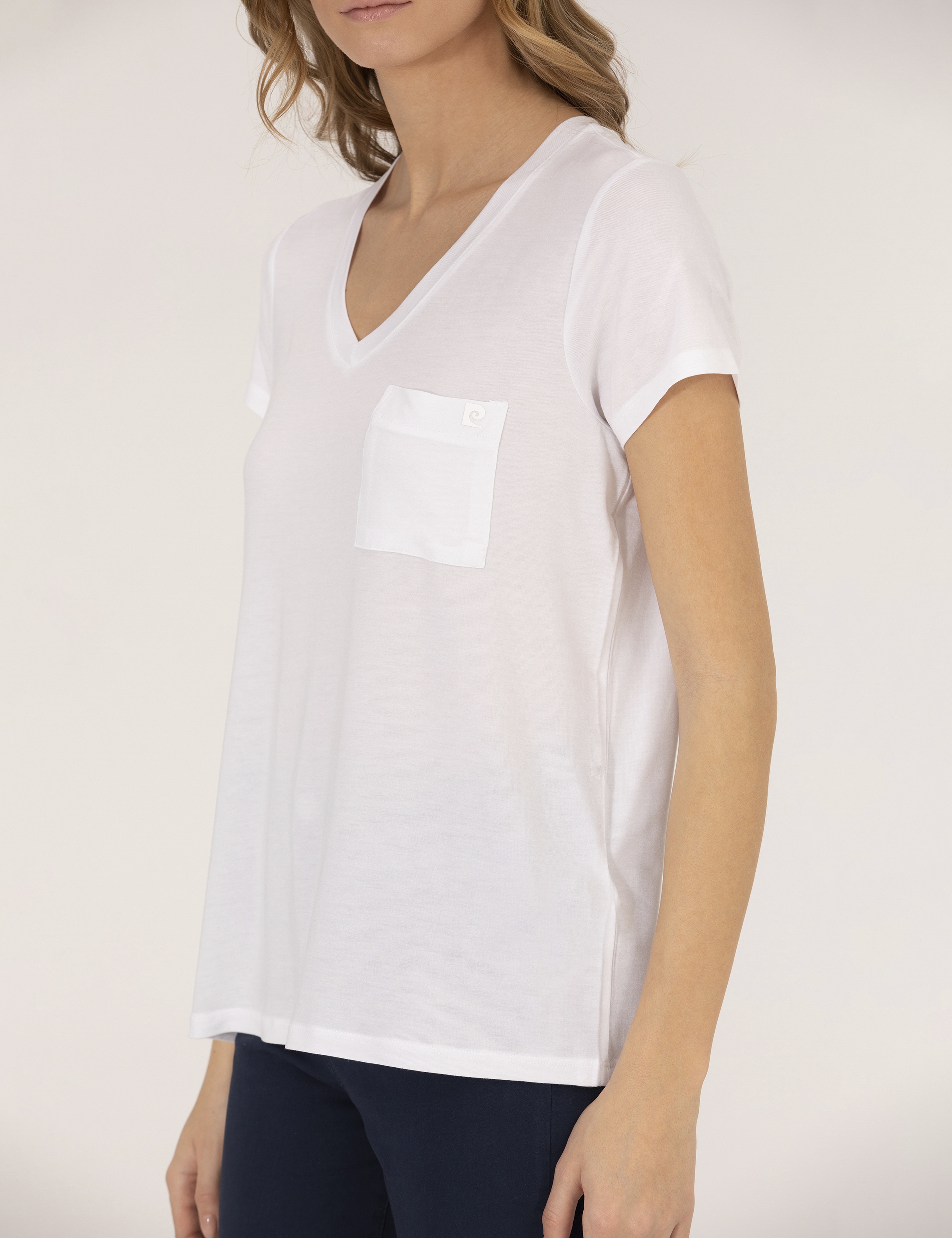 Beyaz Comfort Fit V Yaka Basic Tişört - Image 6
