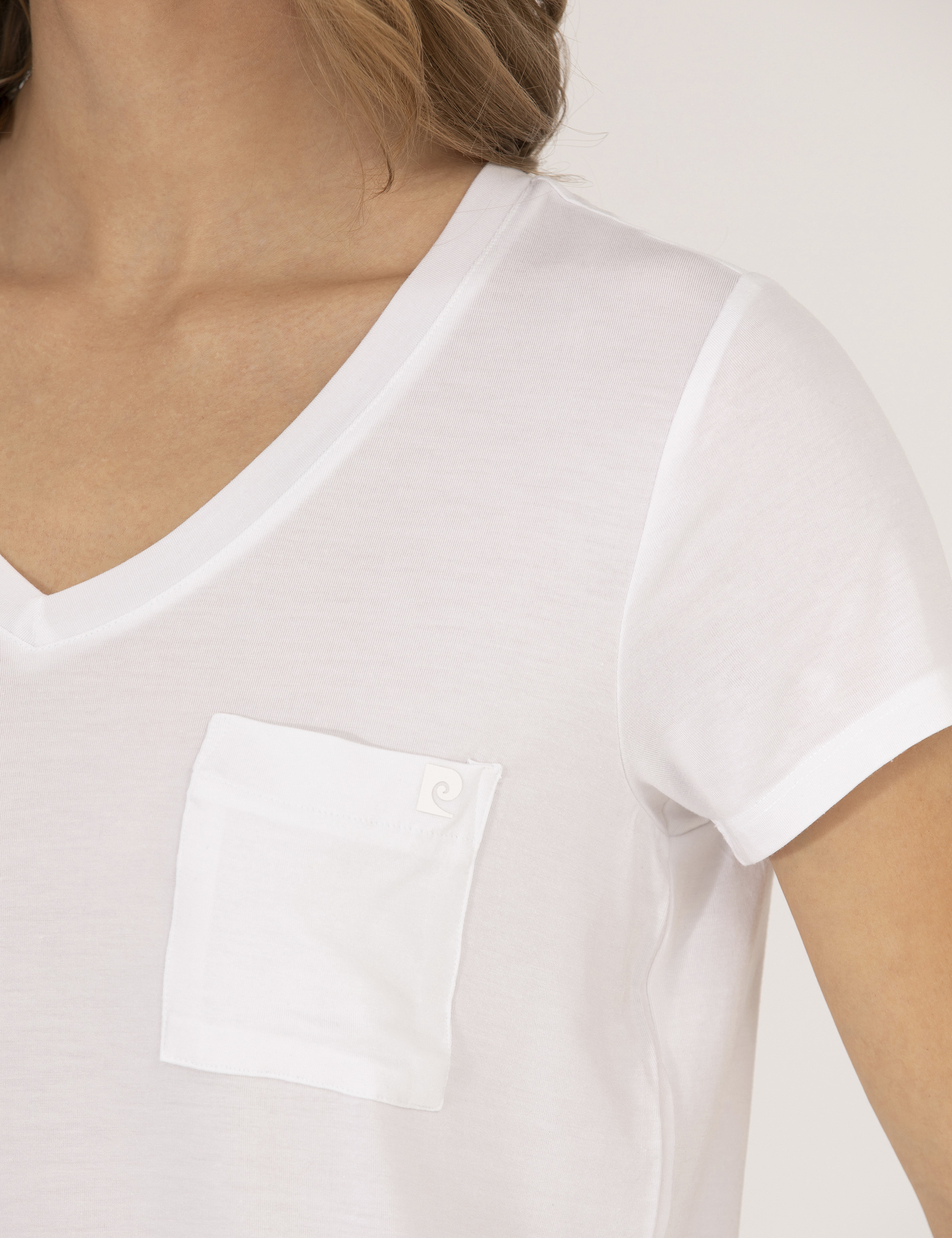 Beyaz Comfort Fit V Yaka Basic Tişört - Image 7