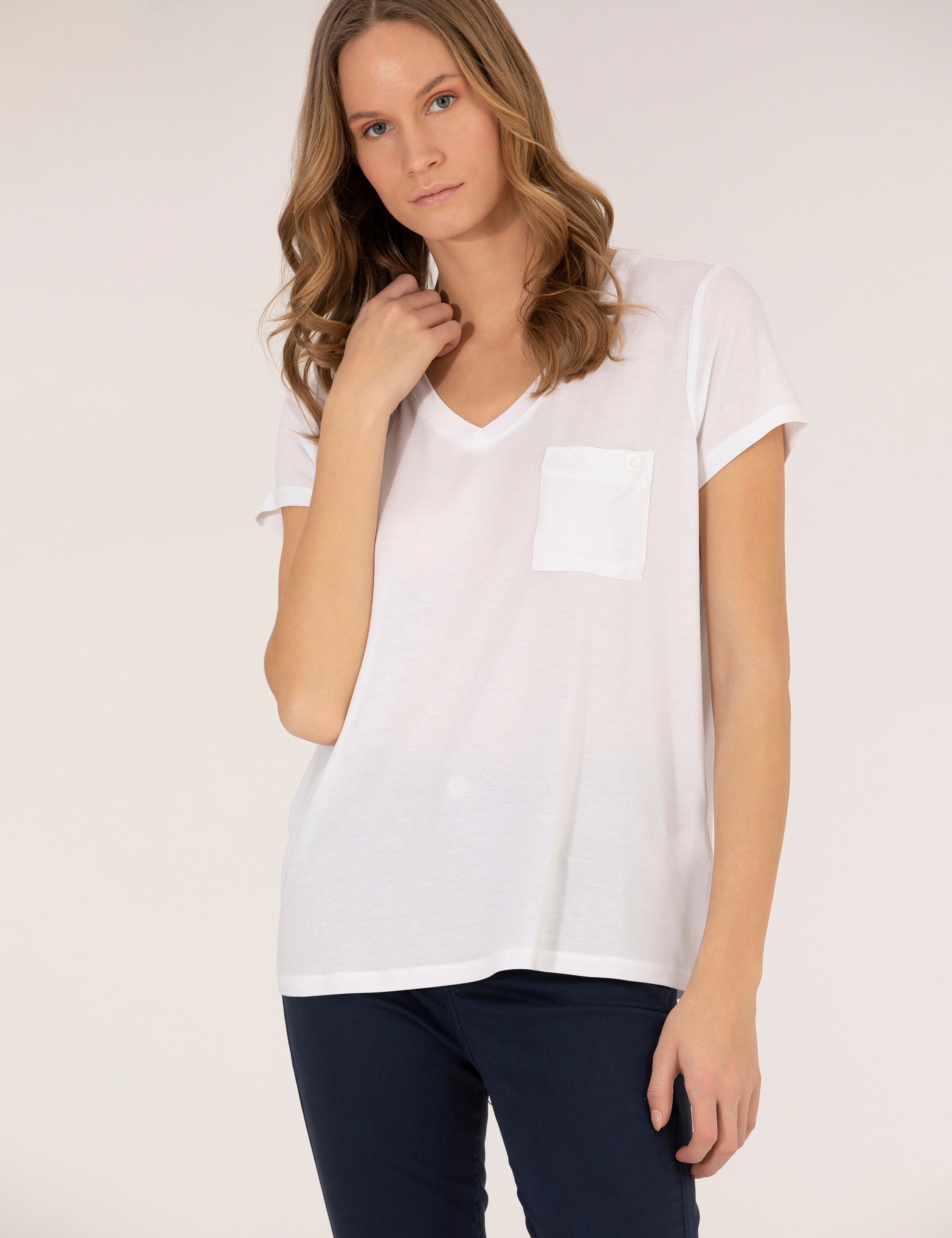 Beyaz Comfort Fit V Yaka Basic Tişört - Image 3