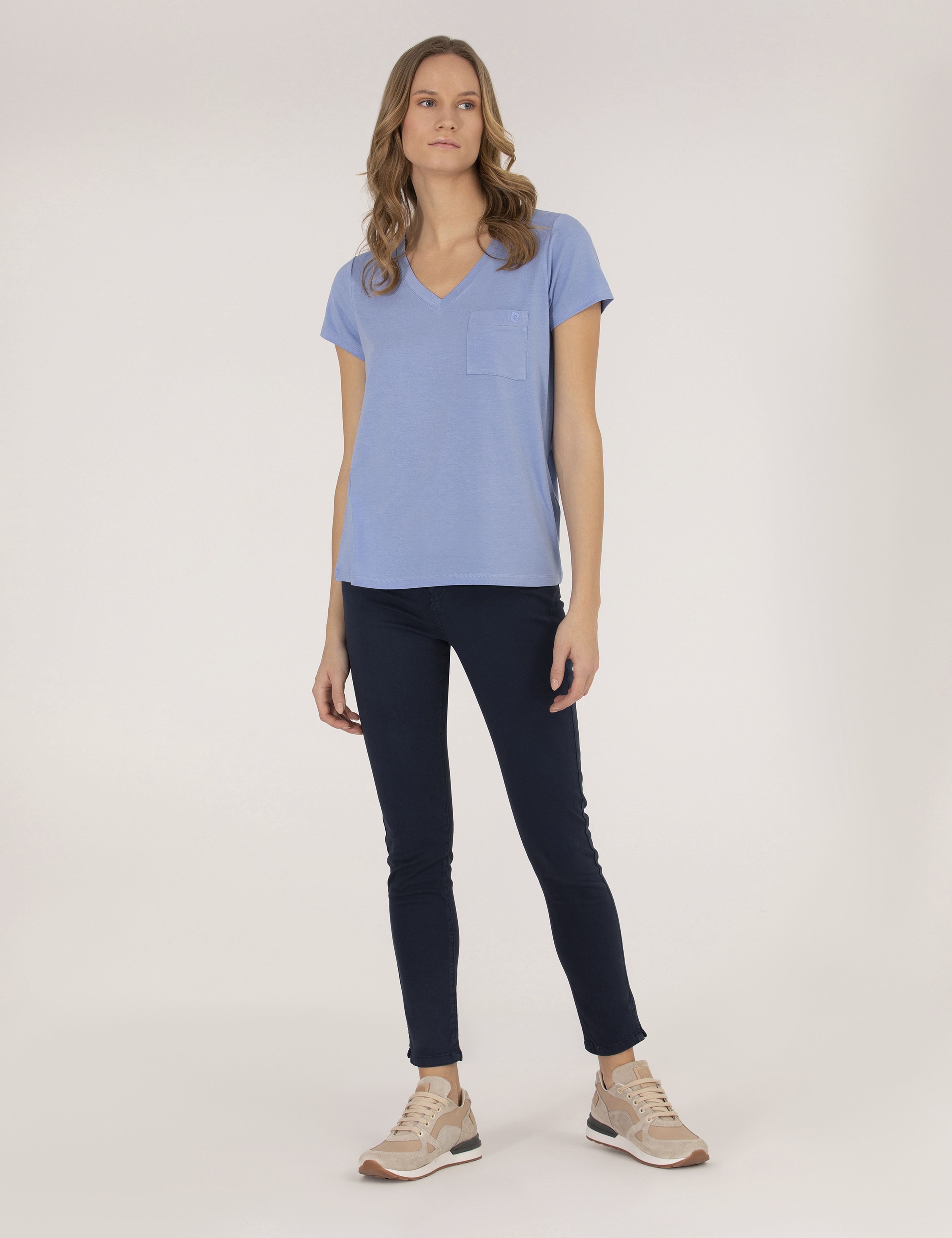Mavi Comfort Fit V Yaka Basic Tişört - Image 4