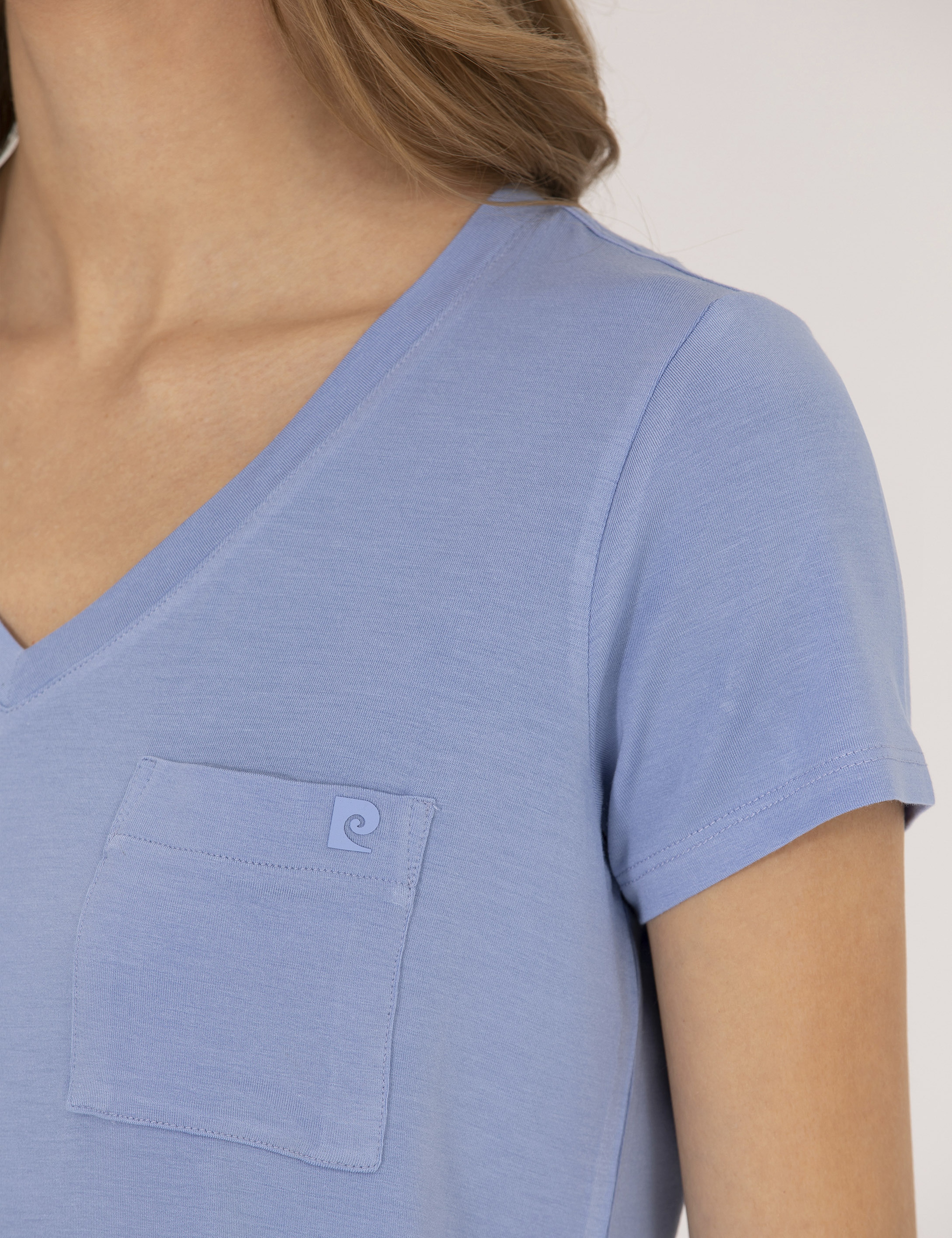 Mavi Comfort Fit V Yaka Basic Tişört - Image 7