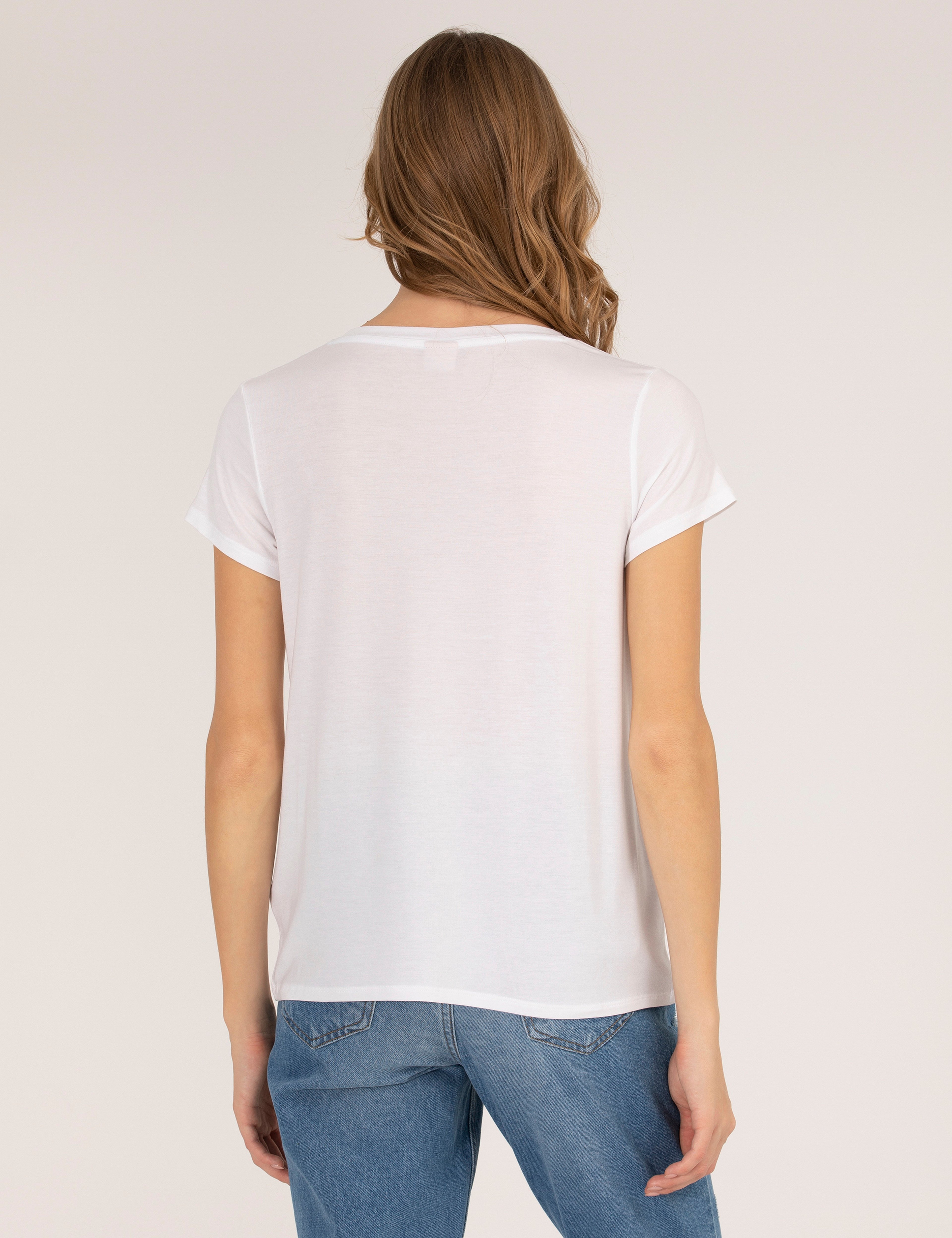Beyaz Comfort Fit V Yaka Basic Tişört - Image 5