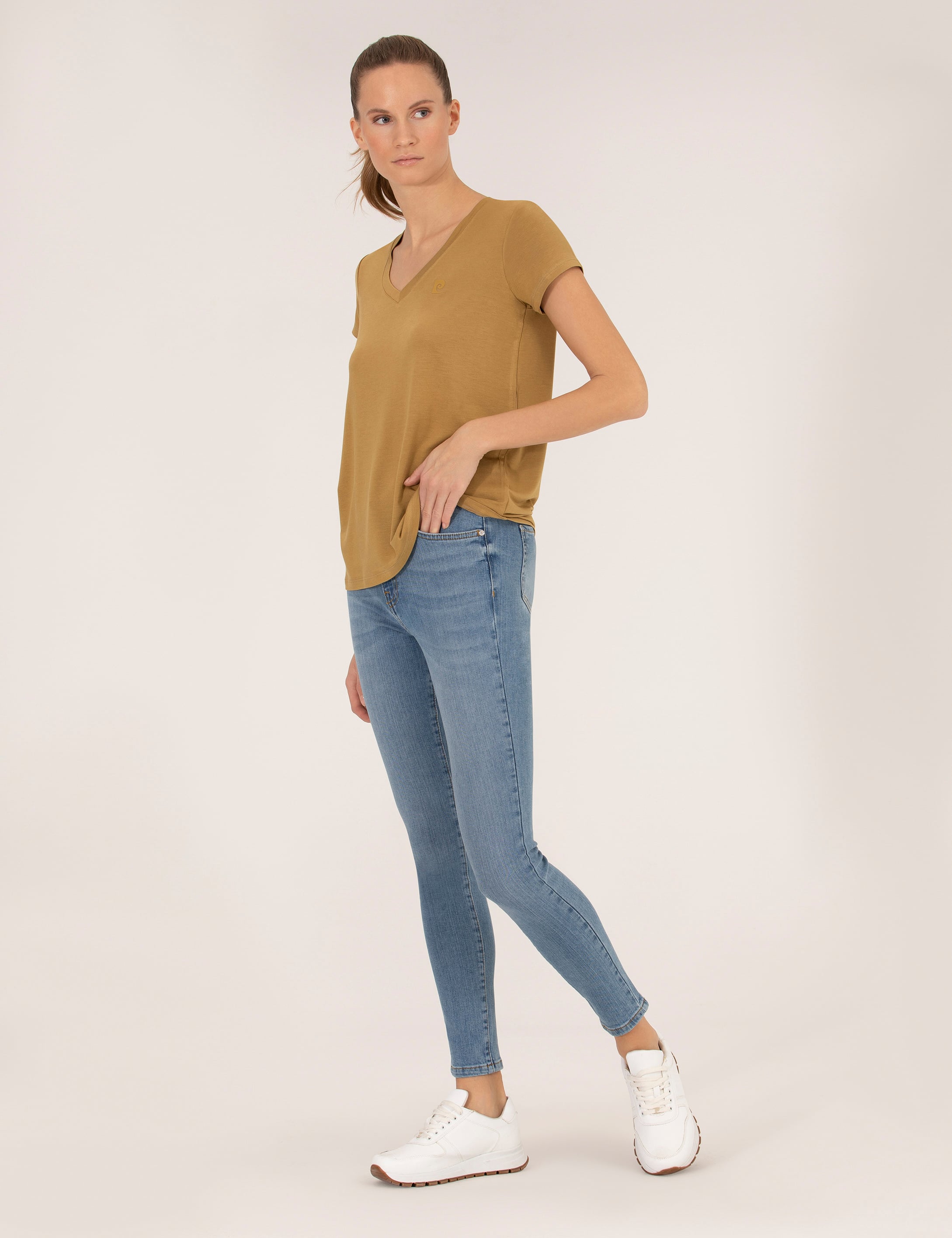 Yeşil Comfort Fit V Yaka Basic Tişört - Image 4