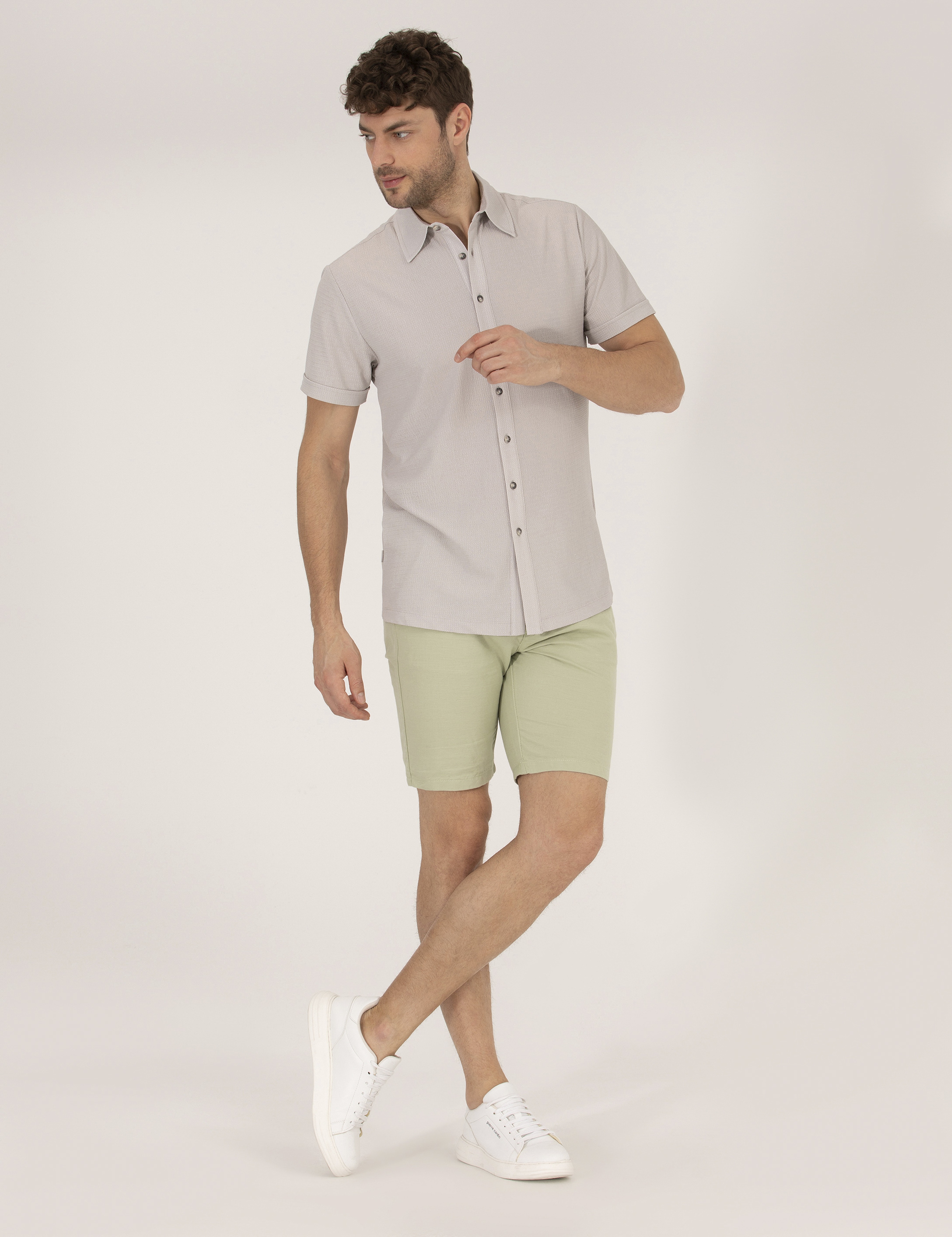 Açık Yeşil Slim Fit Keten Karışımlı Beli Lastikli Bermuda Şort - Image 1