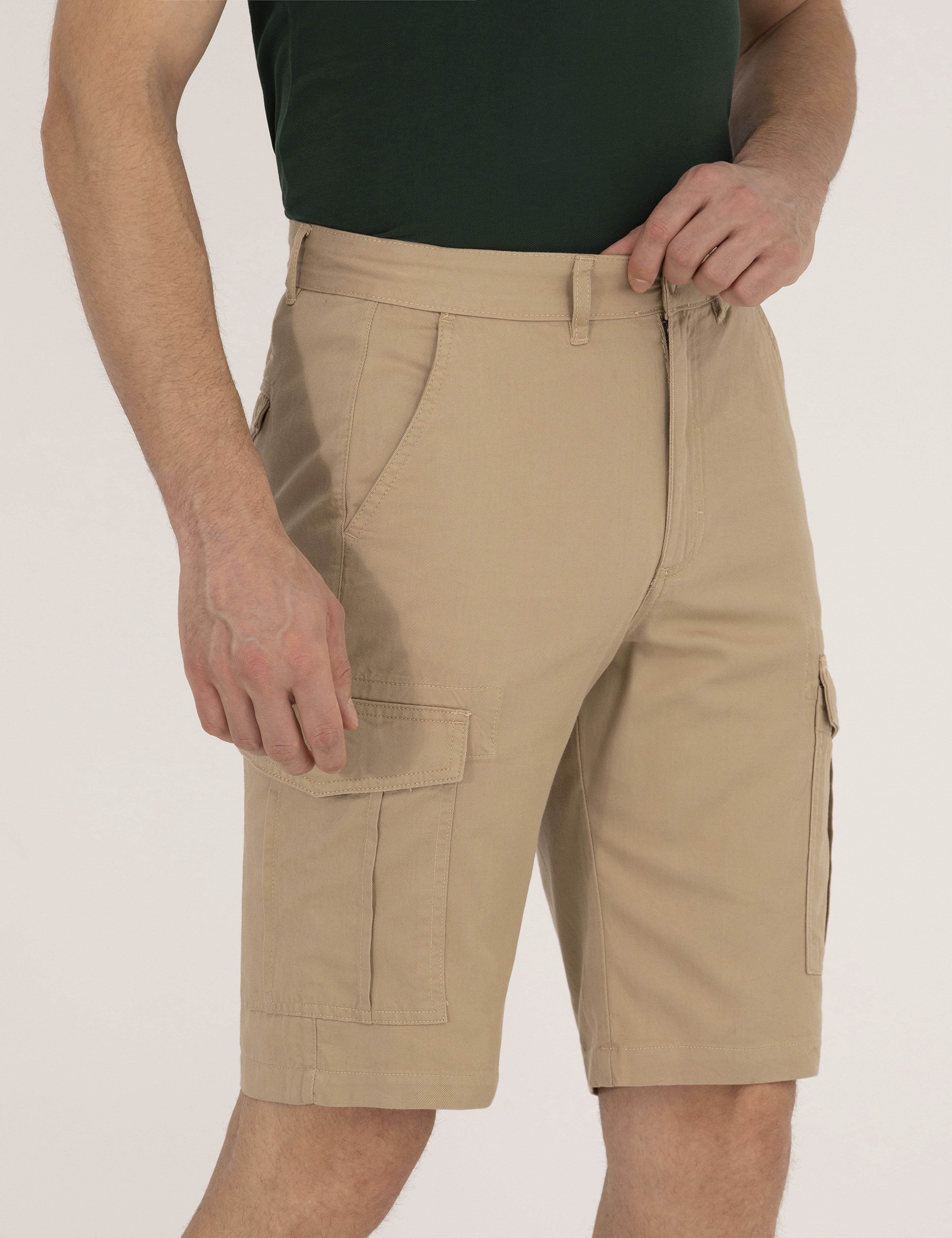 Bej Comfort Fit Kargo Cepli Bermuda Şort - Image 5