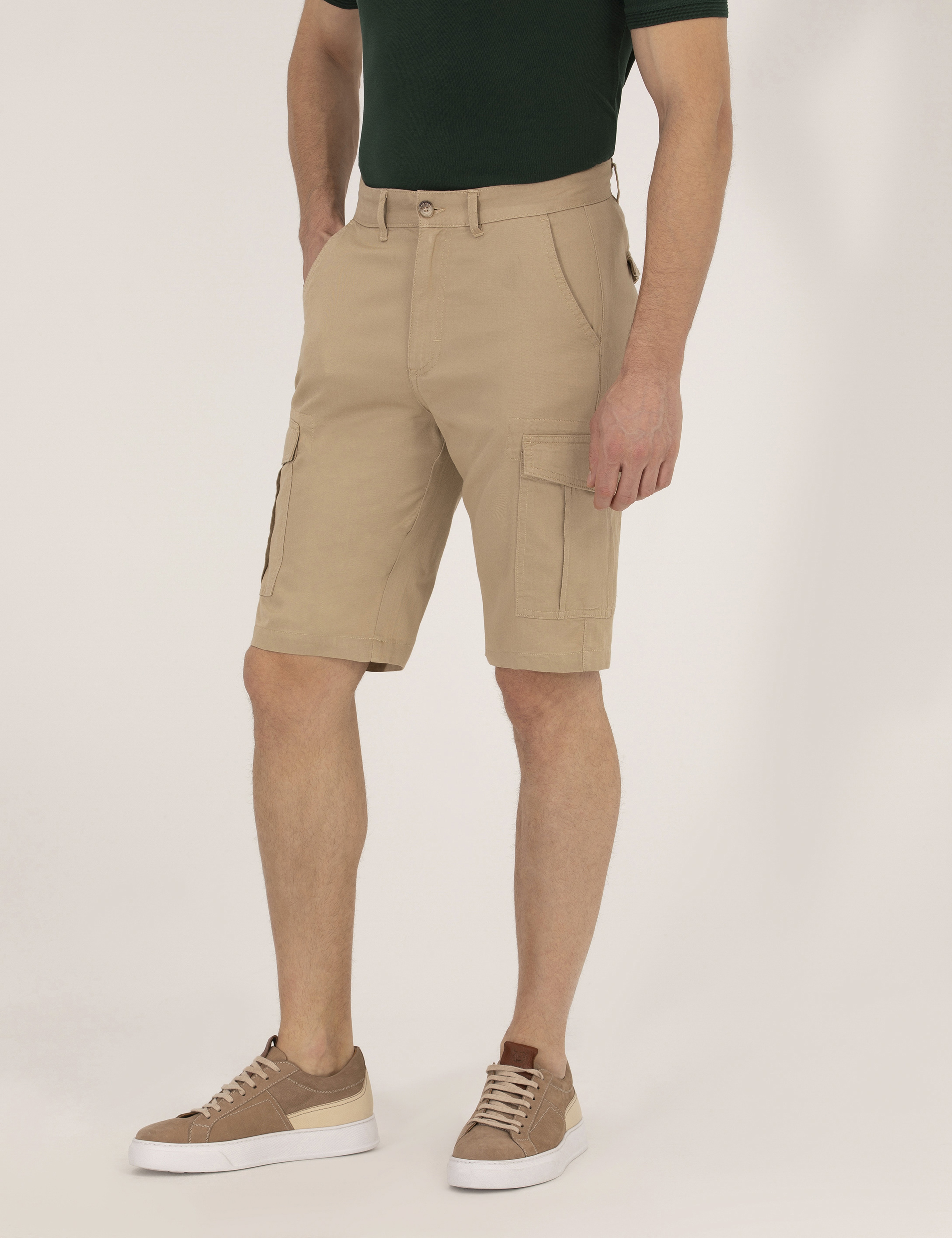 Bej Comfort Fit Kargo Cepli Bermuda Şort
