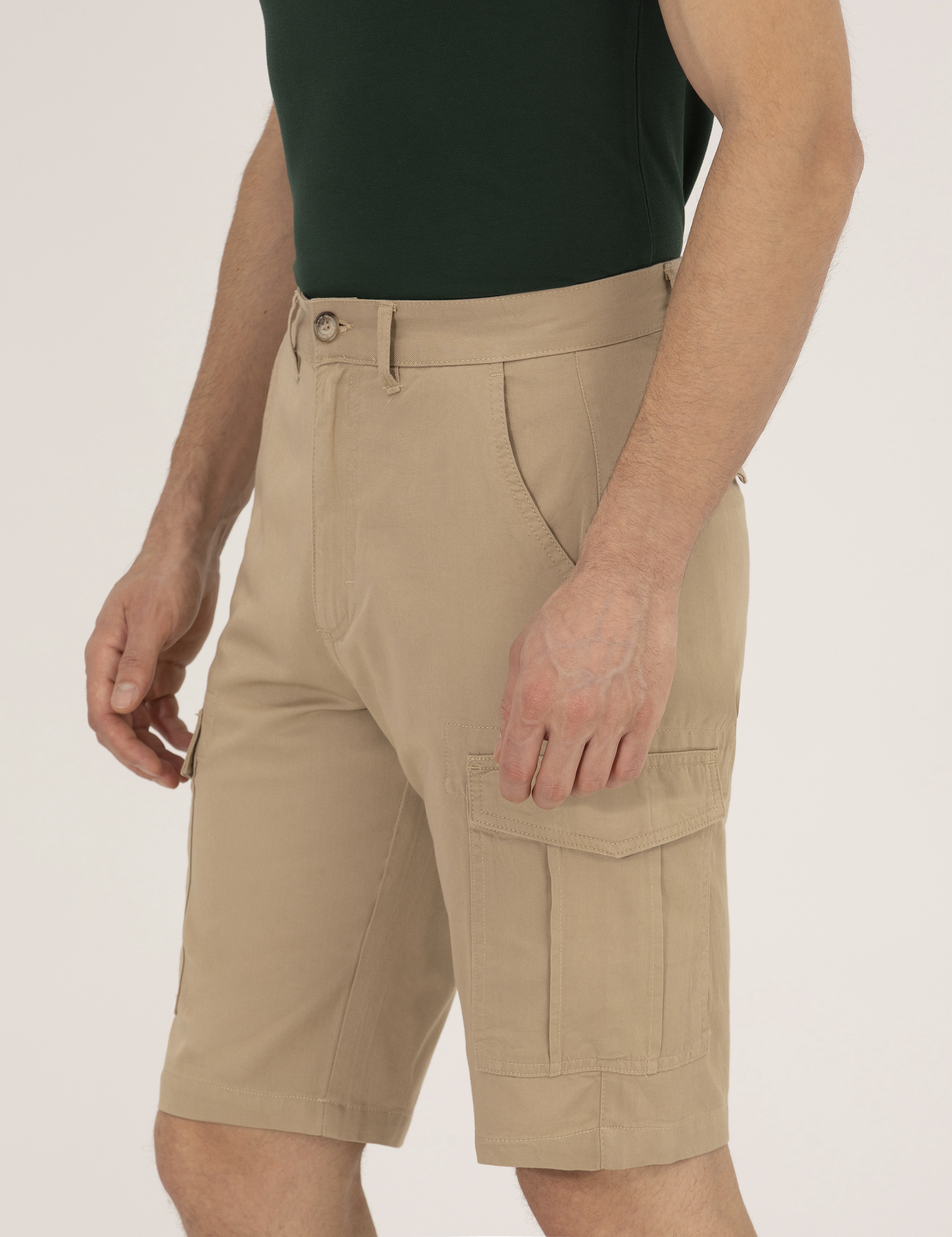 Bej Comfort Fit Kargo Cepli Bermuda Şort - Image 6
