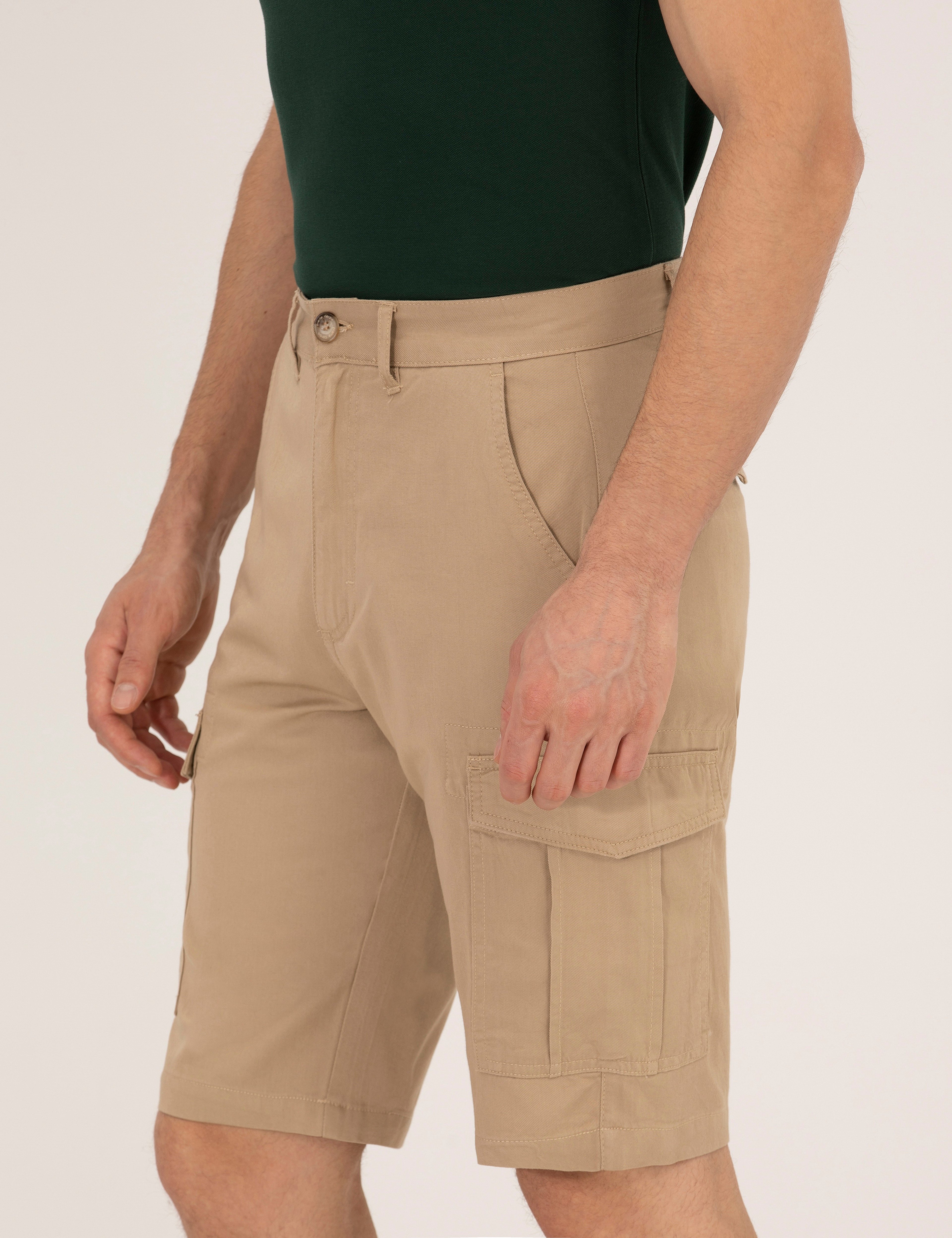 Bej Comfort Fit Kargo Cepli Bermuda Şort
