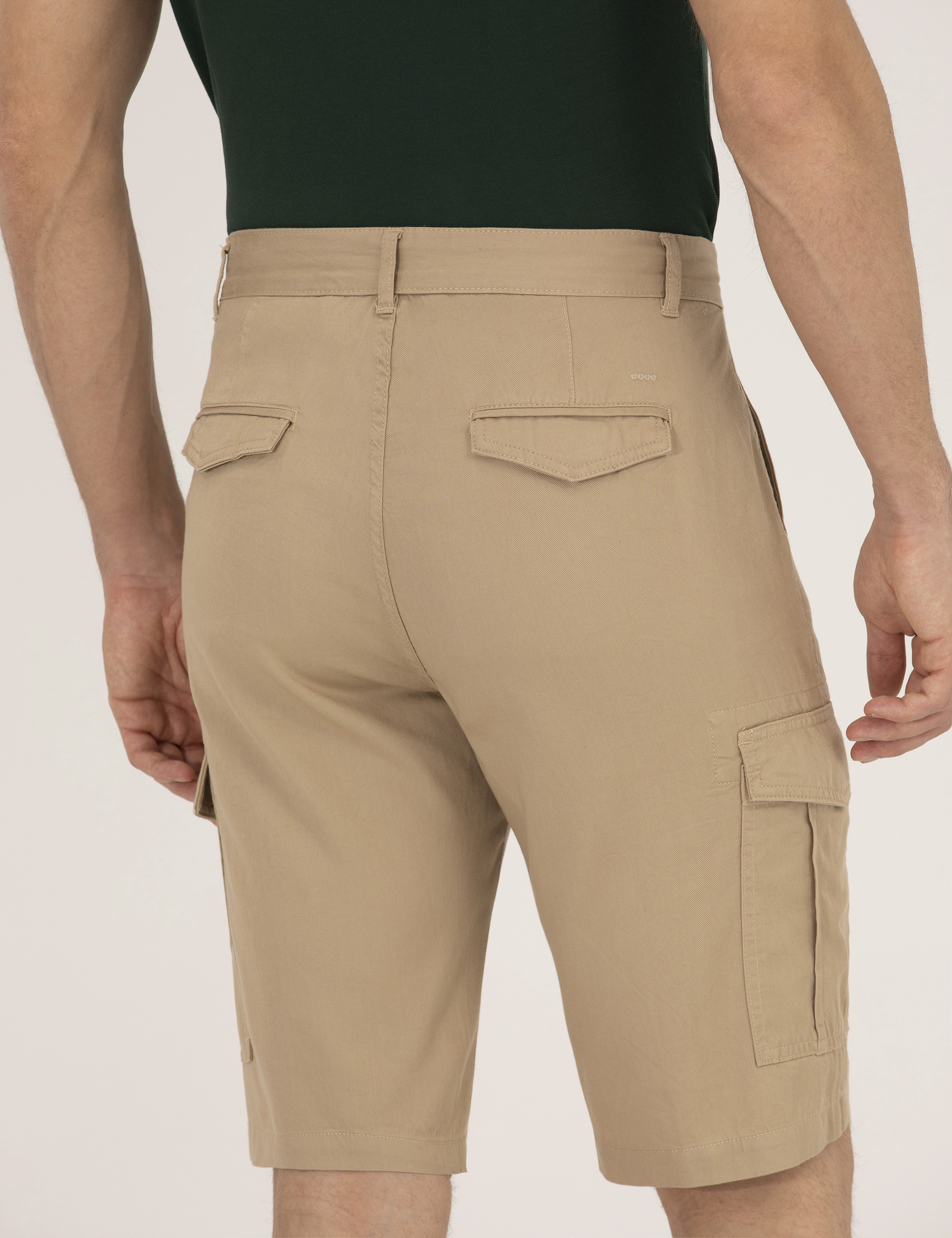 Bej Comfort Fit Kargo Cepli Bermuda Şort - Image 7