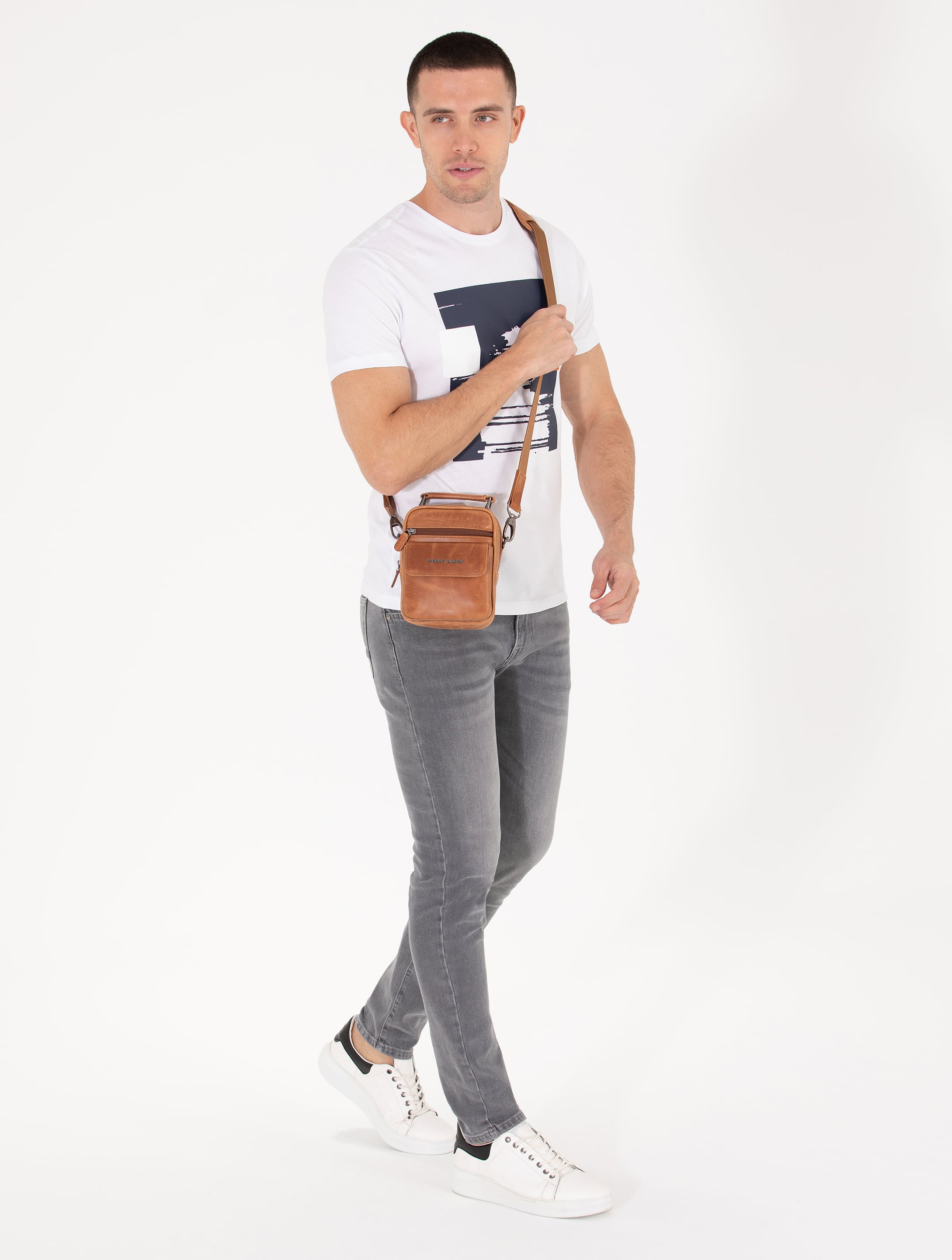 Beyaz Slim Fit Baskılı Bisiklet Yaka Tişört