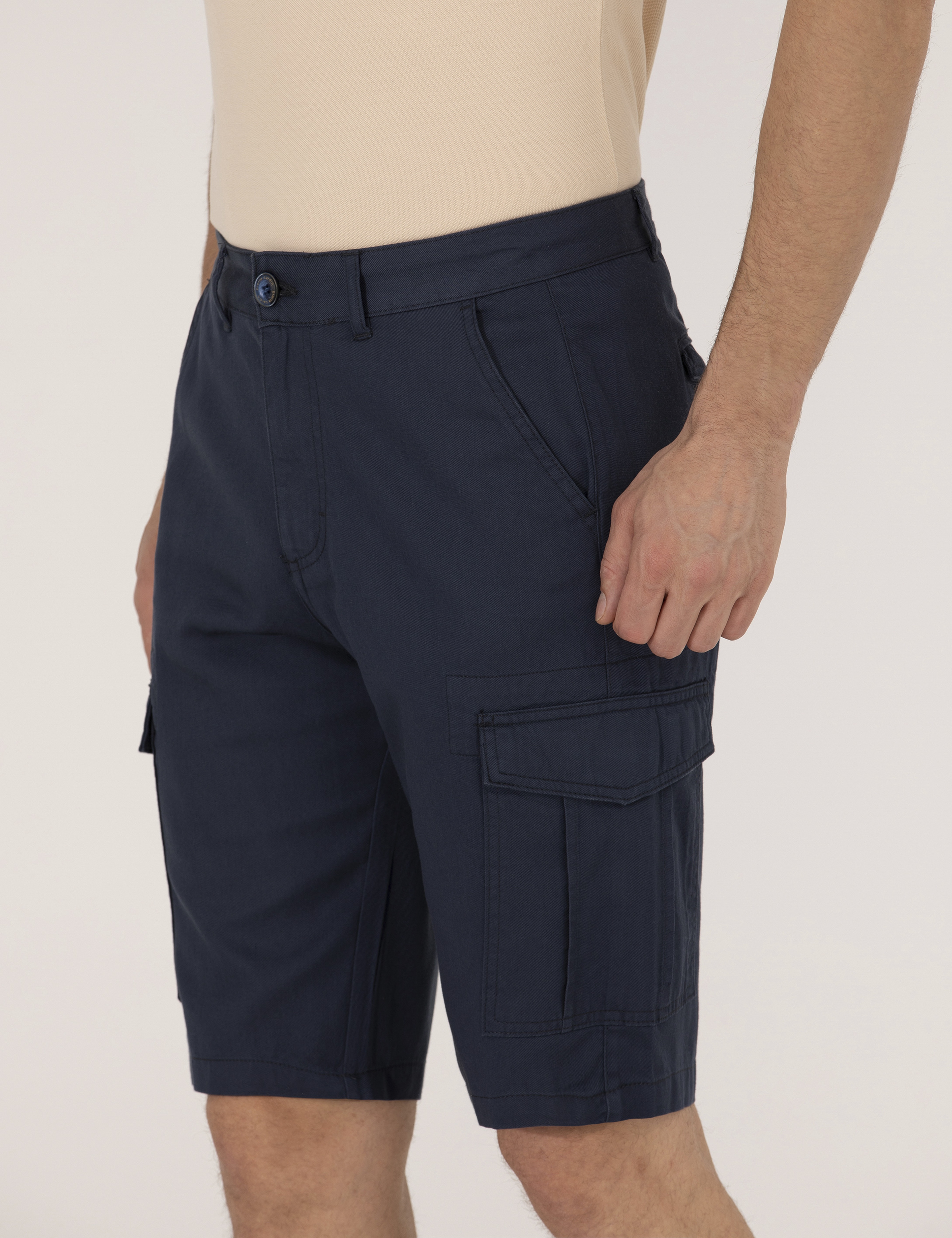 Lacivert Comfort Fit Kargo Cepli Bermuda Şort - Image 5