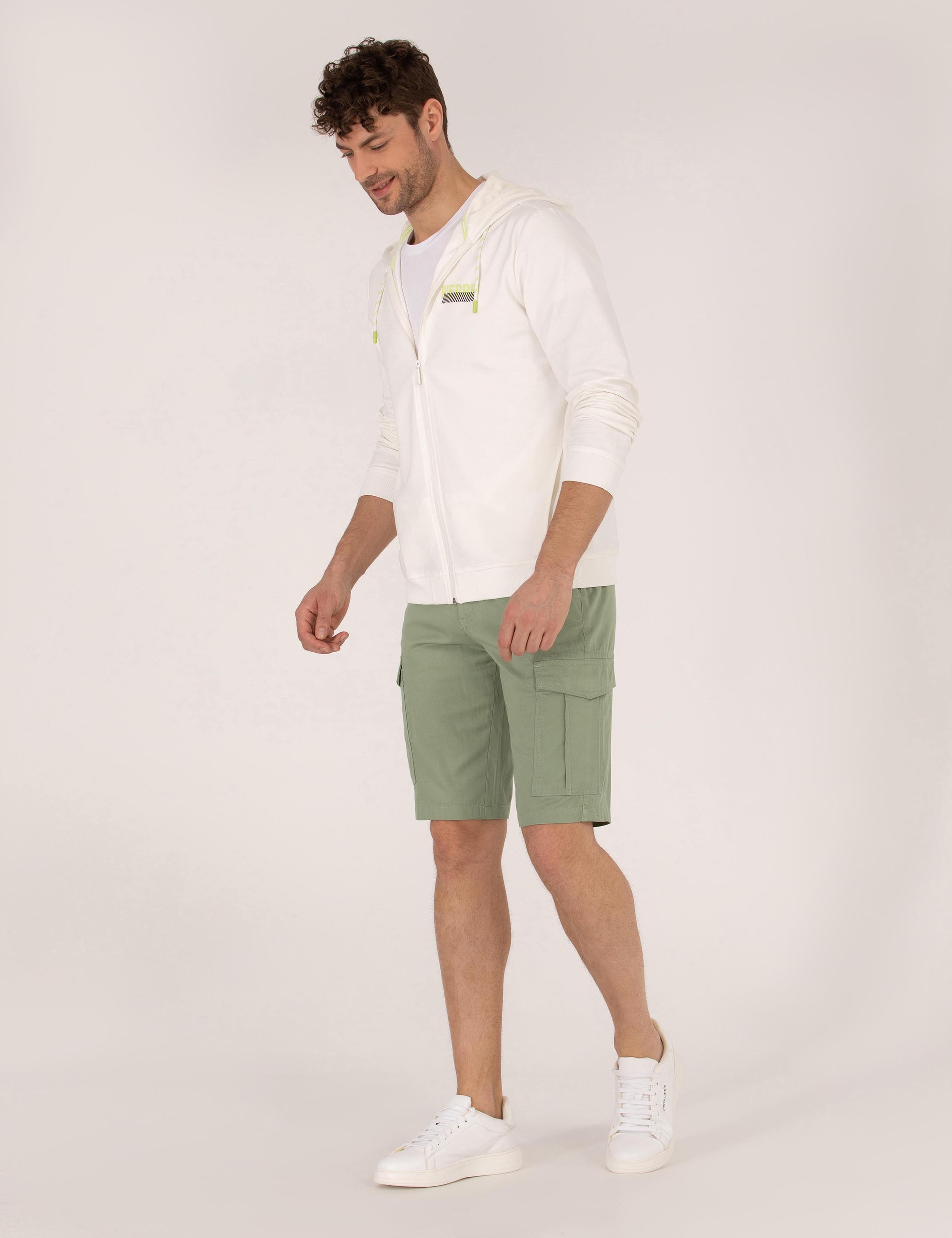 Haki Comfort Fit Kargo Cepli Bermuda Şort - Image 3
